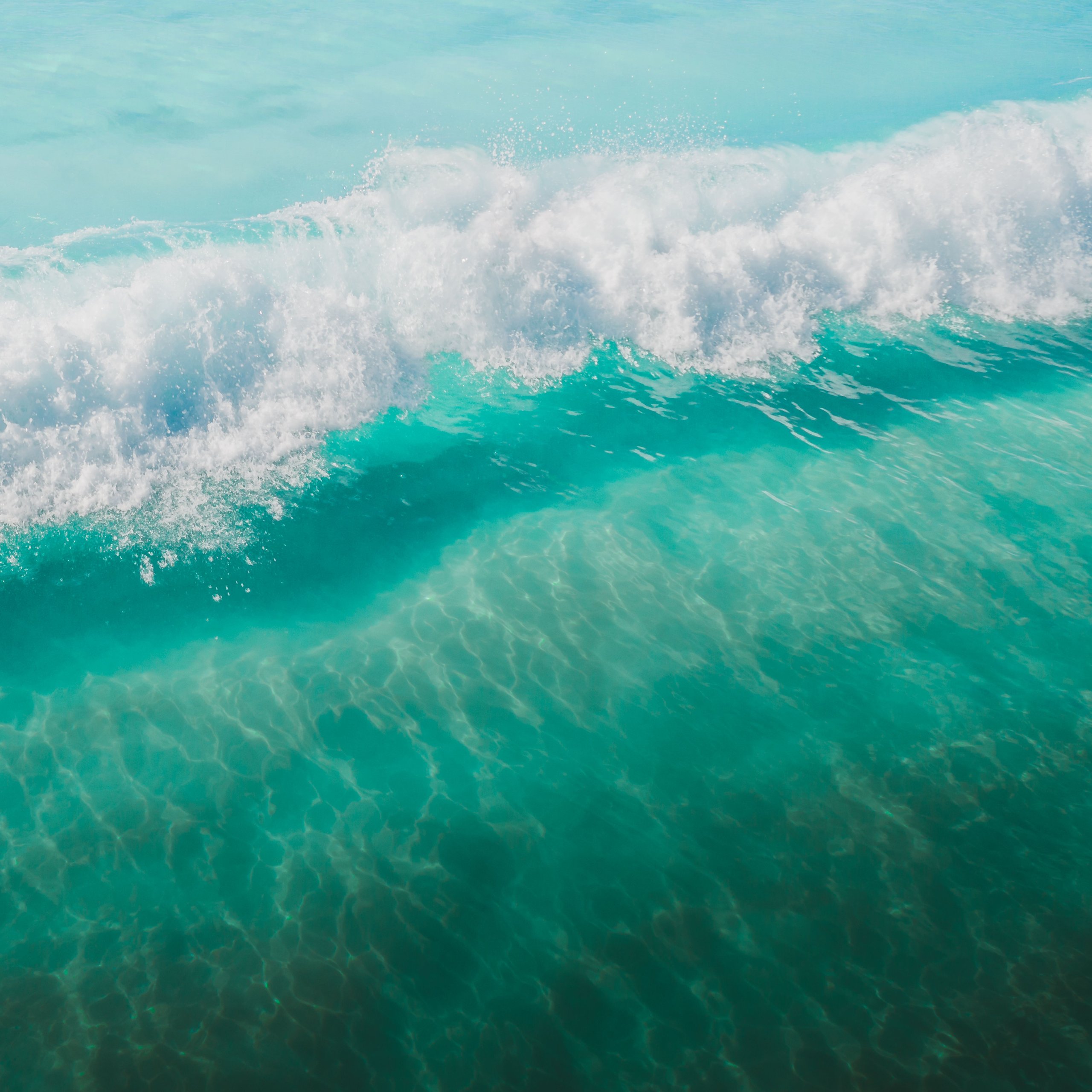 Stormy waves of the turquoise ocean - Wallpapers for Samsung Galaxy Tab S9 FE+/Tab S11, Xiaomi Pad 5, Redmi Pad 2 Pro, POCO Pad in 2560x2560 resolution