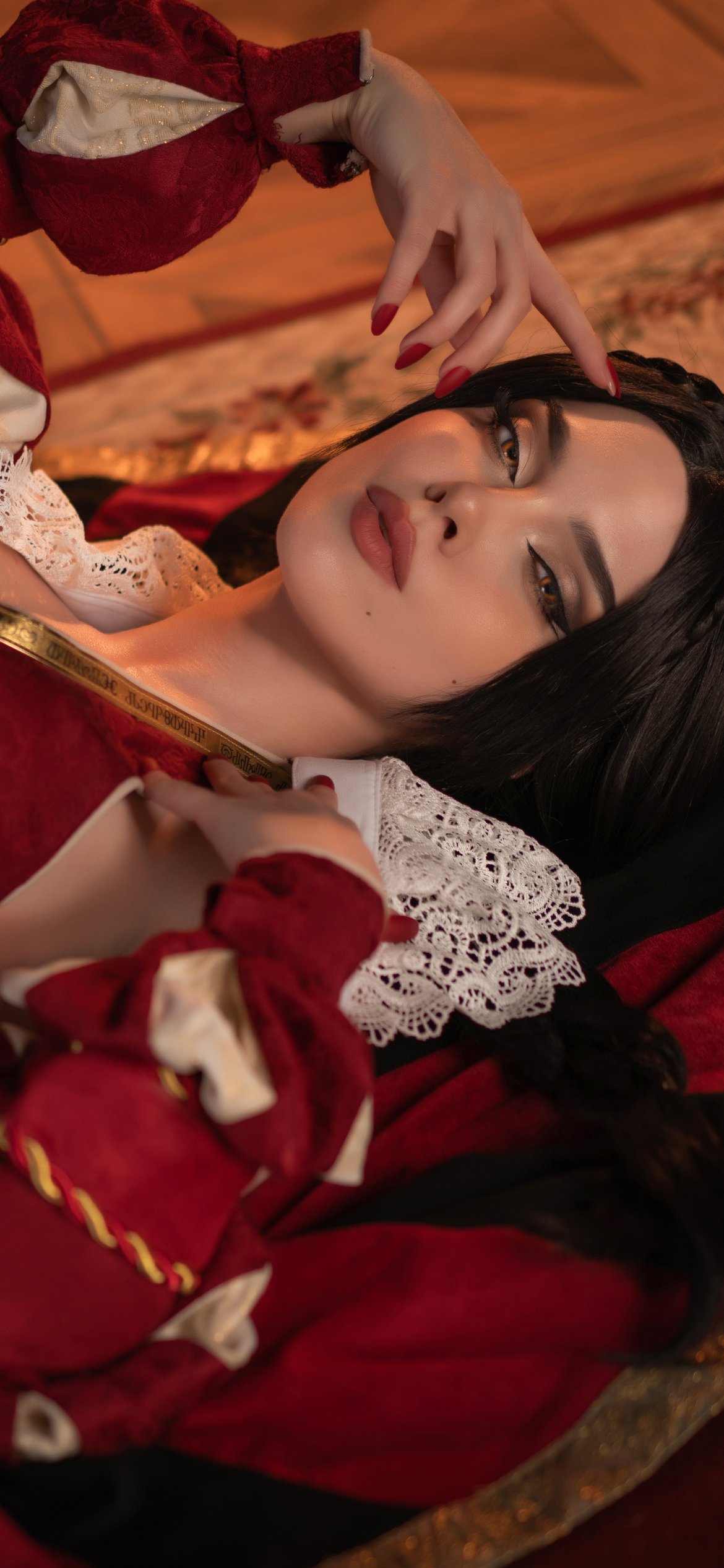 Ilona Bugaeva's cosplay for Philippa Eilhart - Wallpapers for iPhone 12 Pro/13 Pro/14 in 1170x2532 resolution