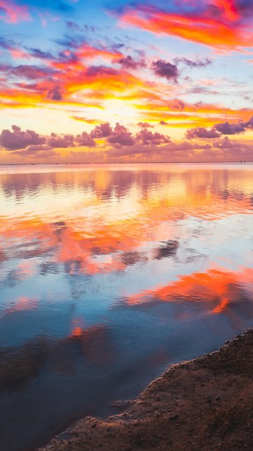 Red sunset over the river and shore - Wallpapers for Nokia, Samsung in 360x640 resolution
