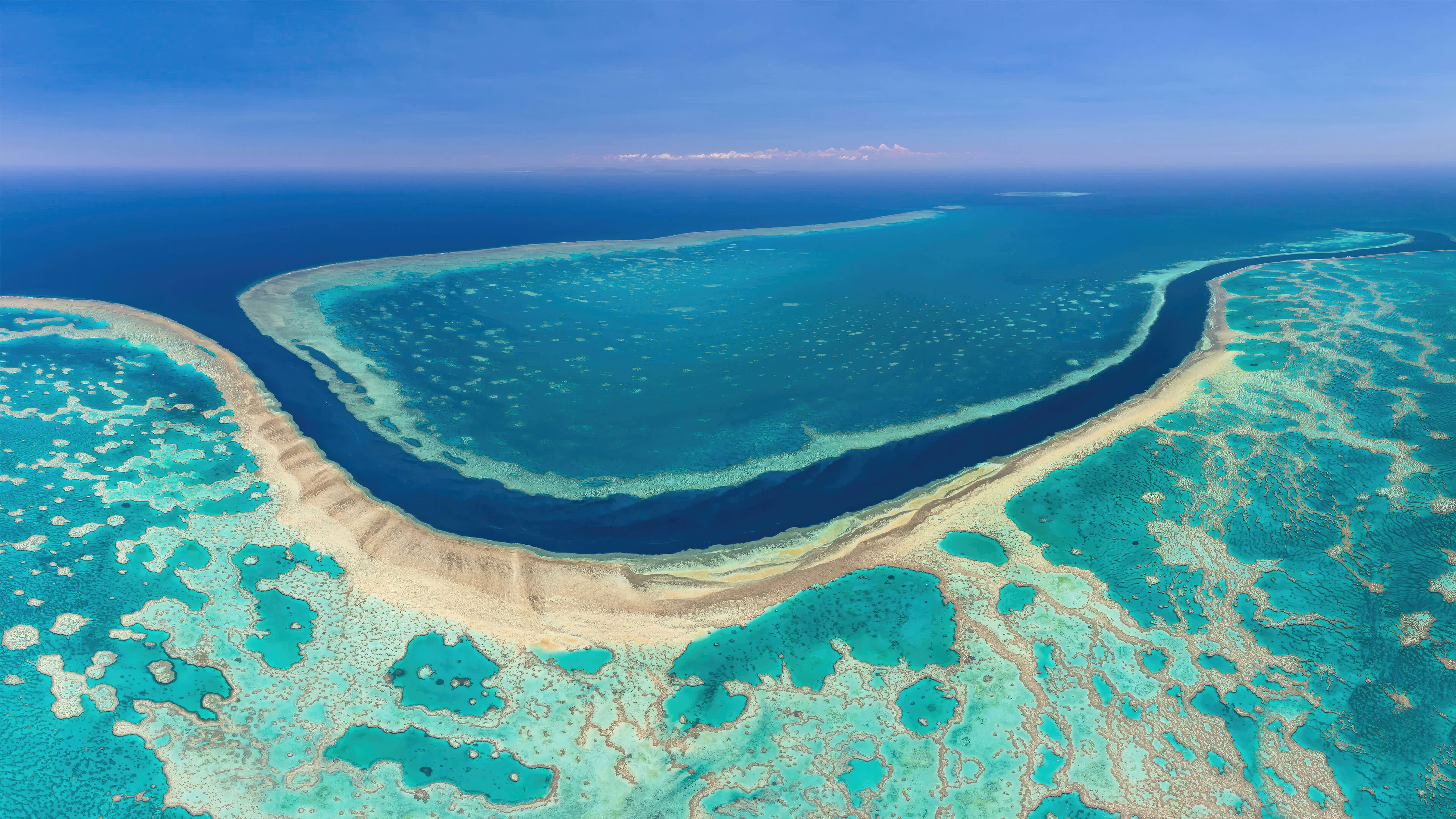 Great Barrier Reef top view - Wallpapers for Apple iMac 24″ in 4480x2520 resolution
