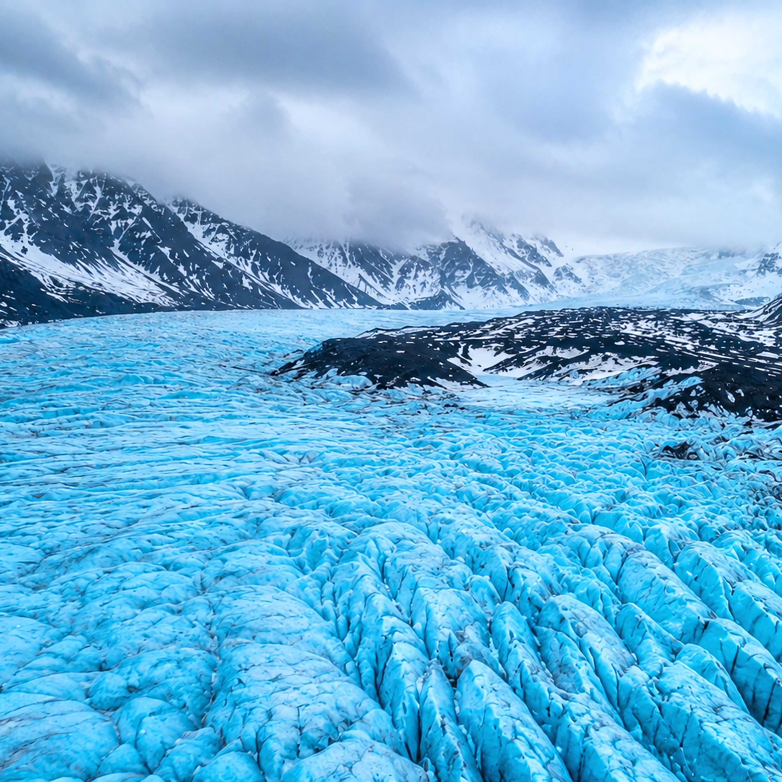 Iceland Glacier and Mountains - Wallpapers for iPad Pro 12.9″ in 2732x2732 resolution