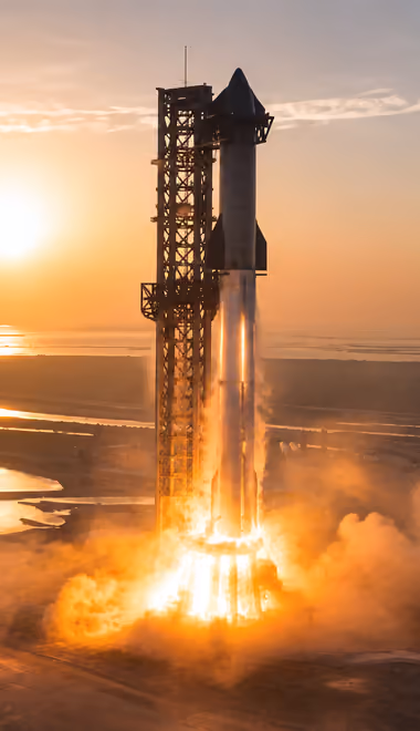 Обои с космическими кораблями для смартфонов Samsung (1440x3088): SpaceX, космический корабль, ракета, космопорт