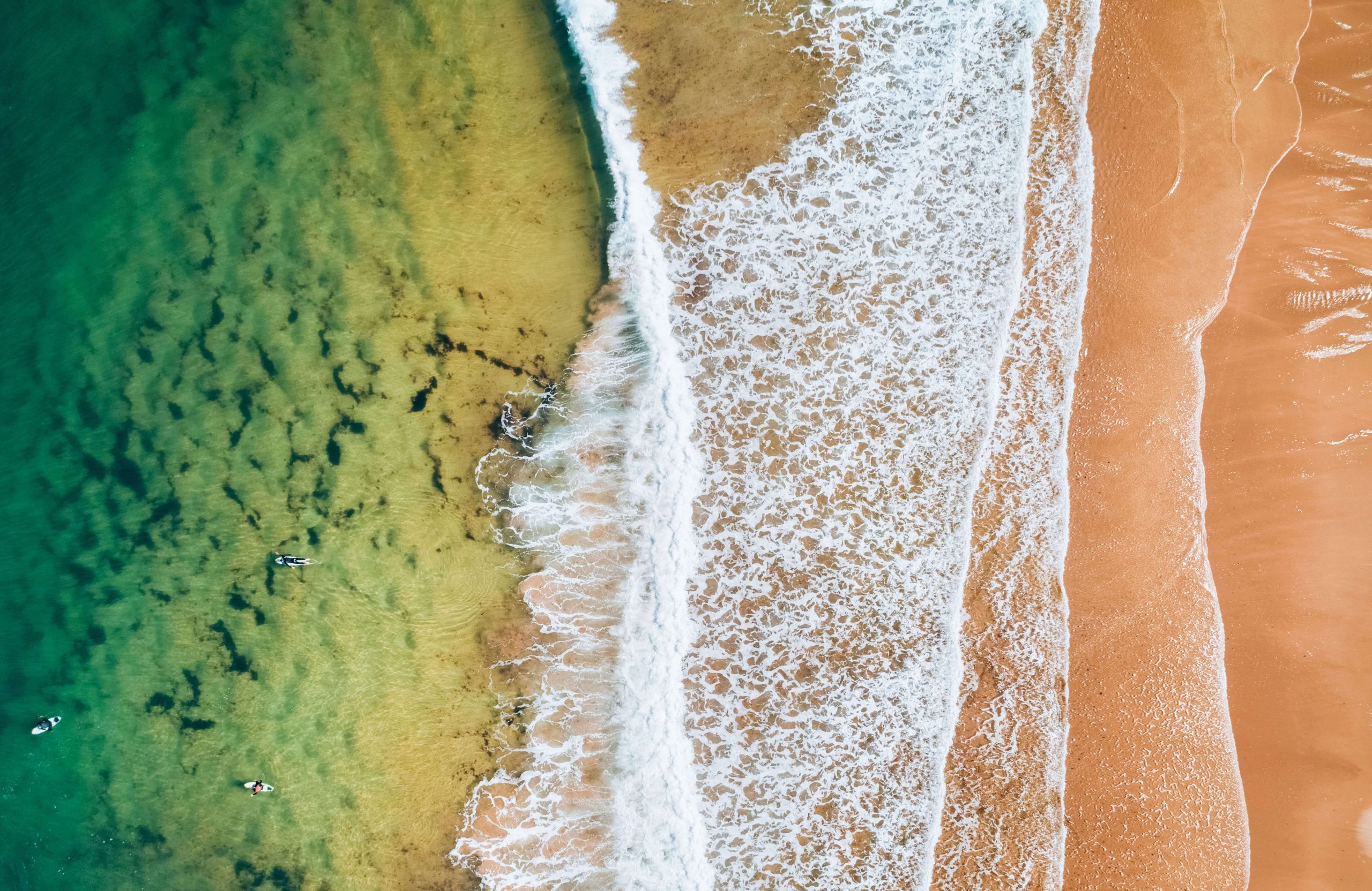 Ocean beach with clear water - Wallpapers for Apple MacBook Air 13 M2″ in 2560x1664 resolution