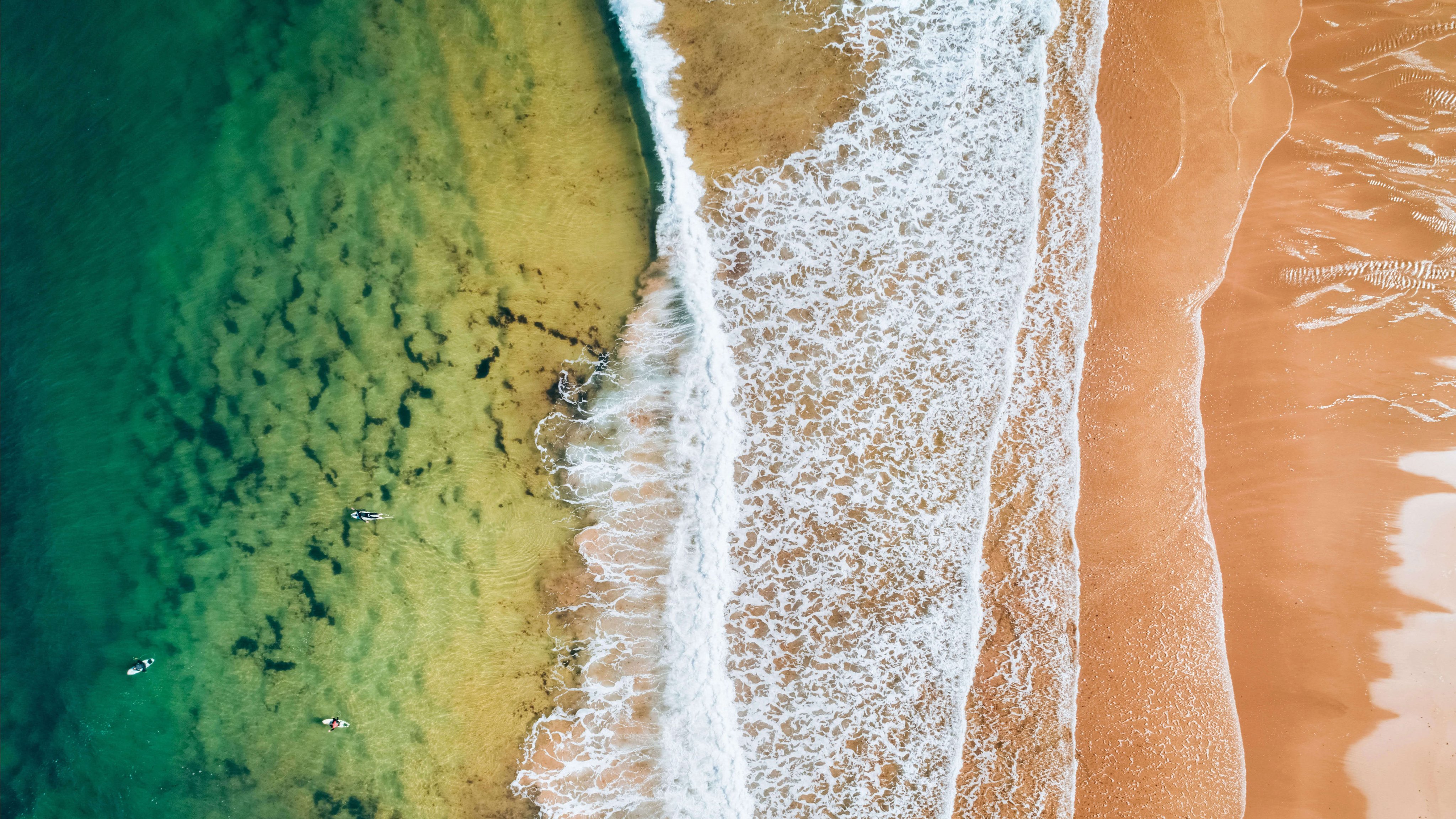 Ocean beach with clear water - Wallpapers for Apple iMac 21.5″ in 4096x2304 resolution