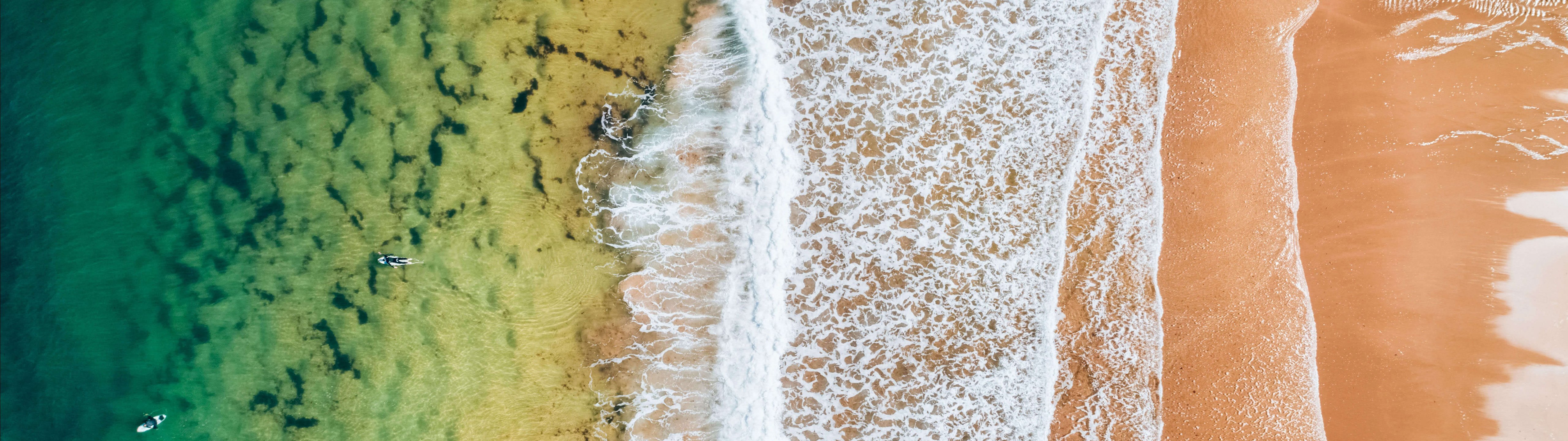 Ocean beach with clear water - UltraWide 32:9 wallpapers in 5120x1440 resolution