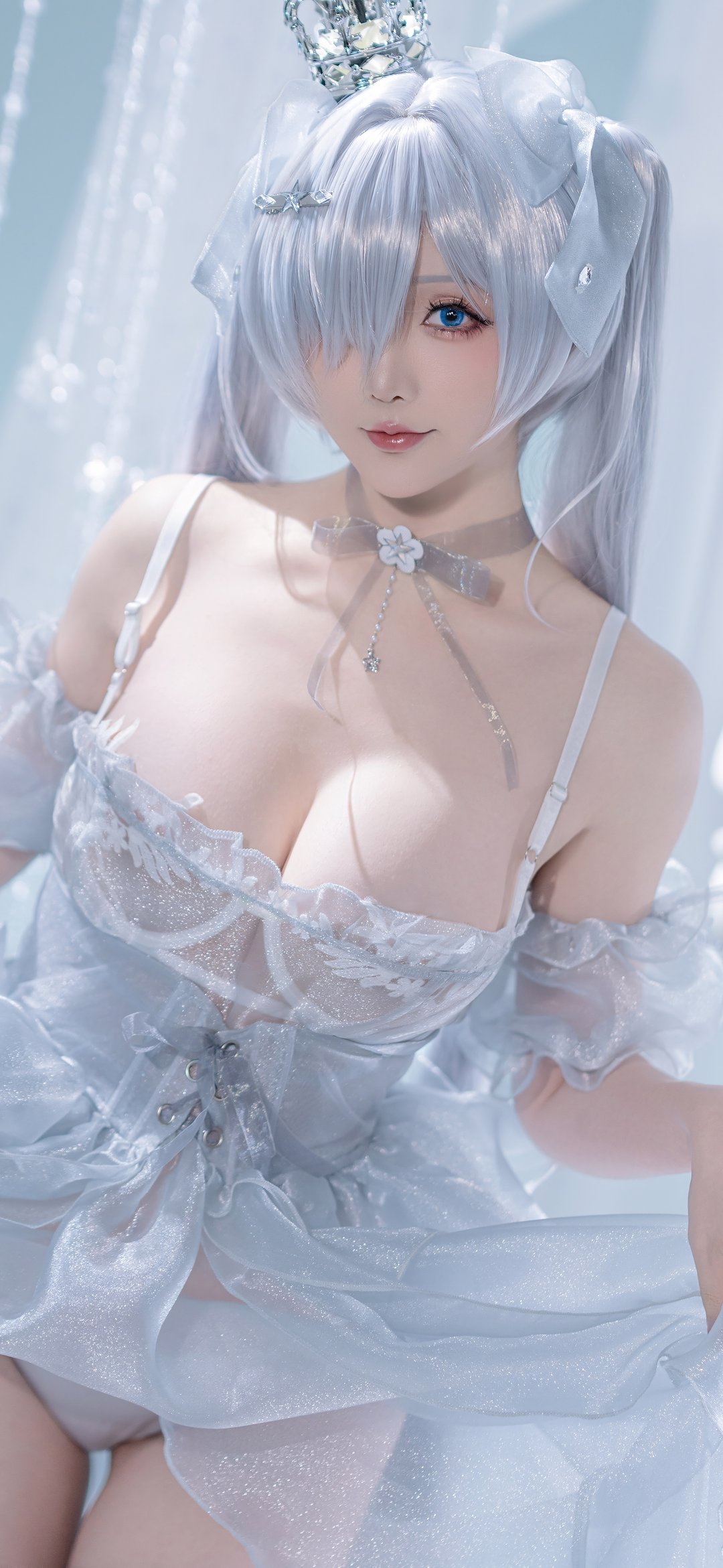 Hoshilily as Cinderella cosplay - Wallpapers for iPhone 12 mini/13 mini, Samsung Galaxy S24/S24 FE/S25/S25 FE/S26/A55/A56/A35/A26/A16/M15, Xiaomi, Sony Xperia in 1080x2340 resolution