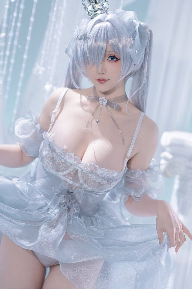 Hoshilily as Cinderella cosplay - Wallpapers for iPhone 4/4S in 640x960 resolution