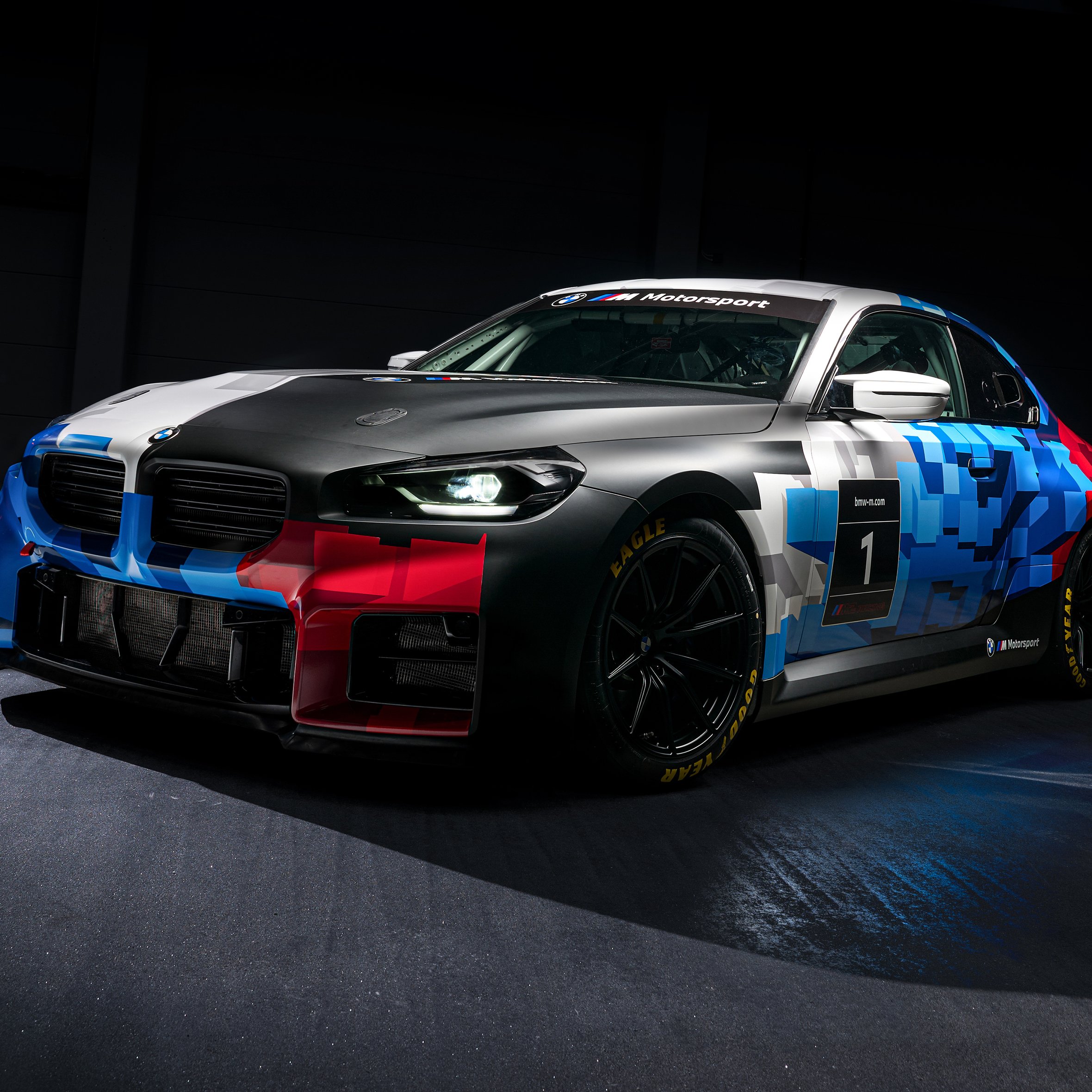 Racing BMW M2 with livery - Wallpapers for iPad Air 10.9″ in 2360x2360 resolution