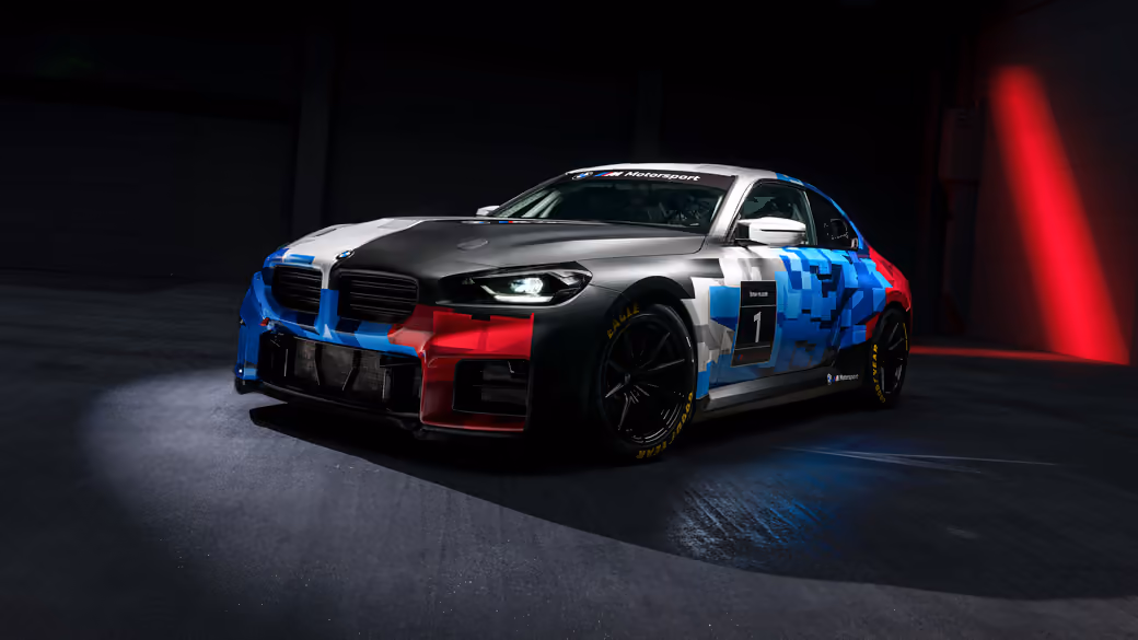 Гоночный BMW M2 с ливреями — обои на рабочий стол и телефон