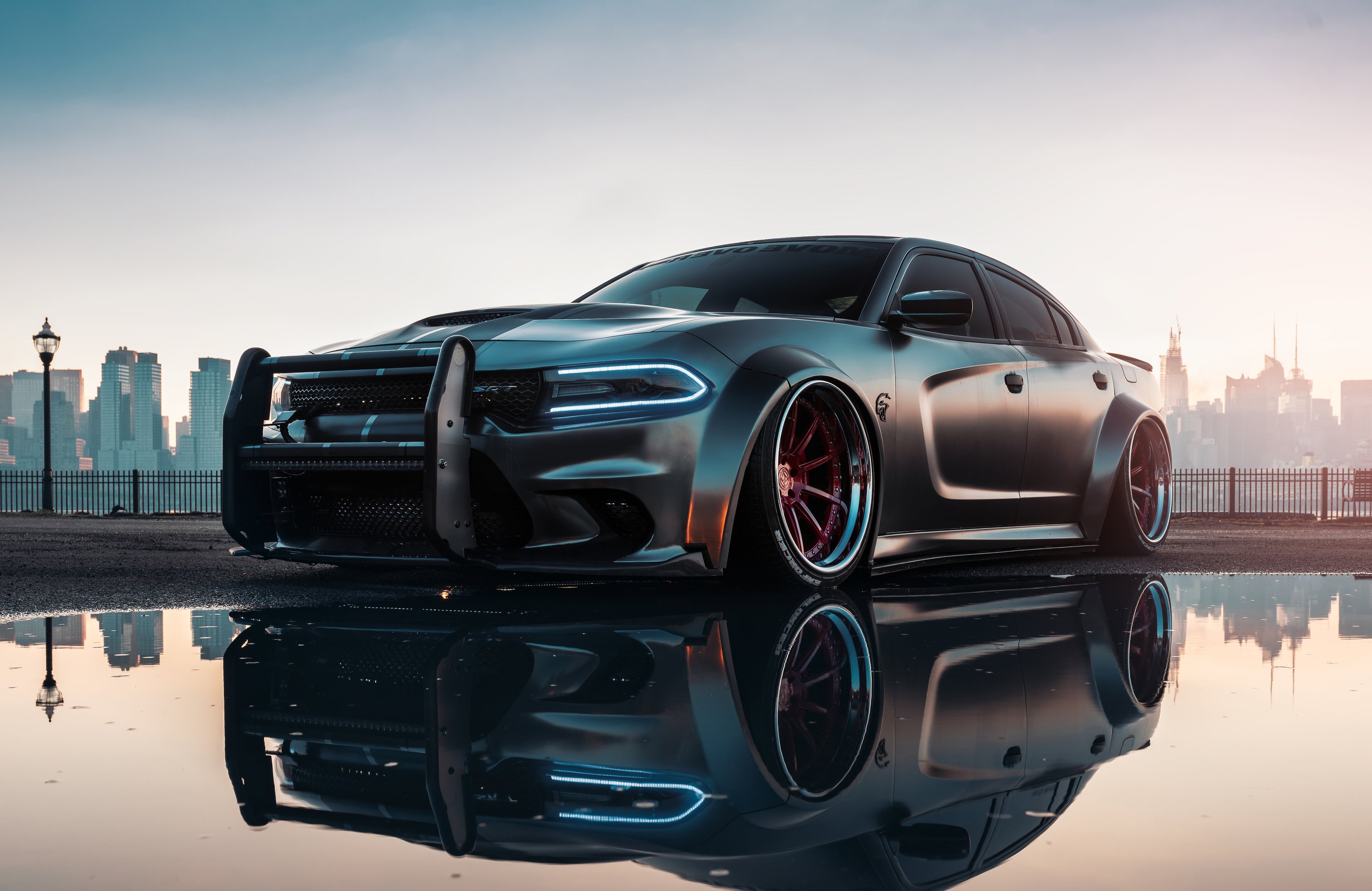 Серебристый Dodge Charger Hellcat - Обои для Apple MacBook 14.2″ в разрешении 3024x1964