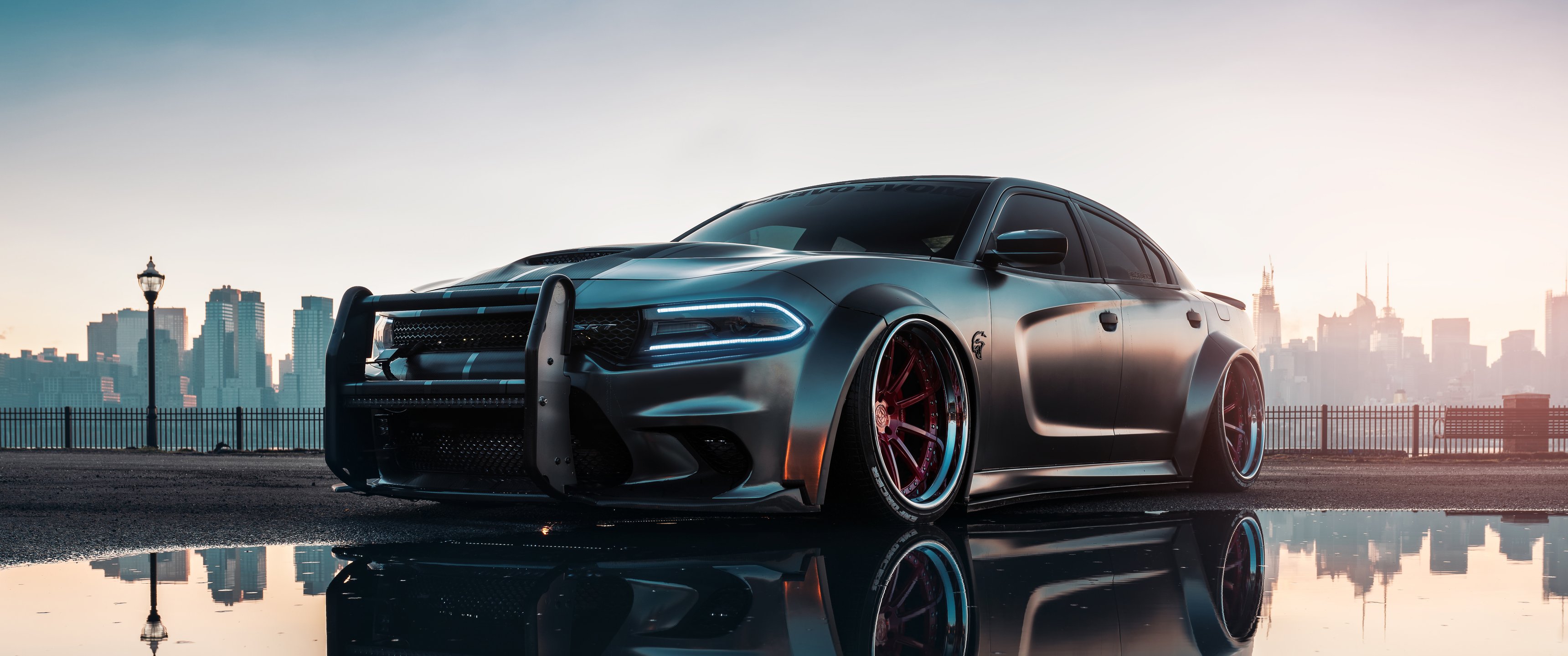 Серебристый Dodge Charger Hellcat - UltraWide 21:9 обои в разрешении 3440x1440