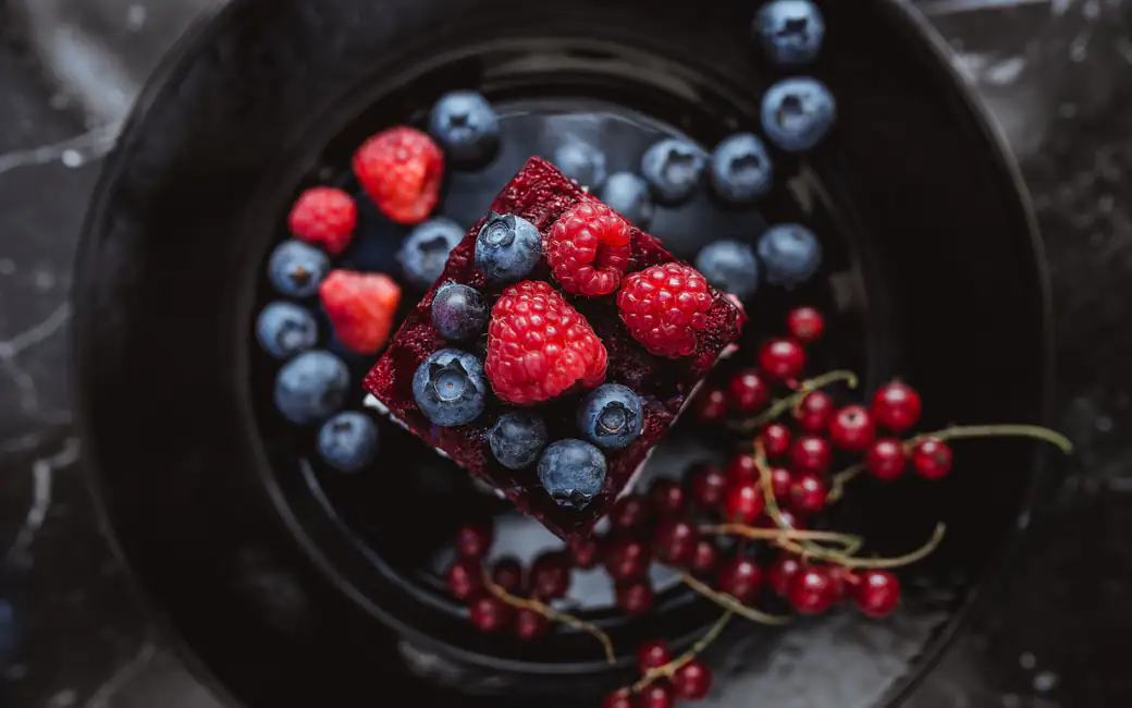 Raspberry and Blueberry Cake — desktop and phone wallpaper, free download