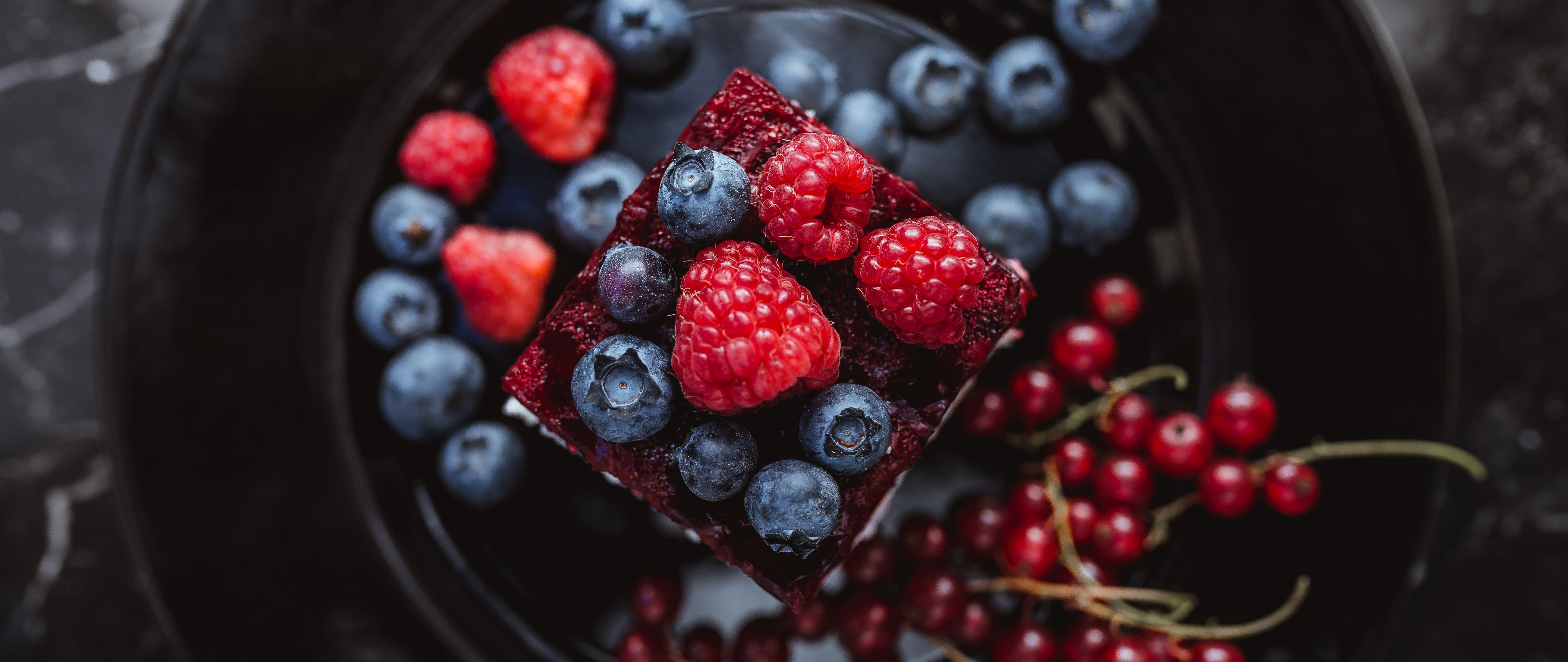 Raspberry and Blueberry Cake - 5K2K UltraWide 21:9 wallpapers in 5120x2160 resolution