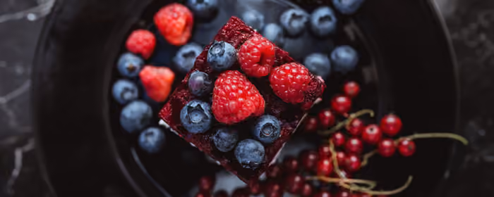 Food wallpapers: cake, raspberry, blueberry, dessert