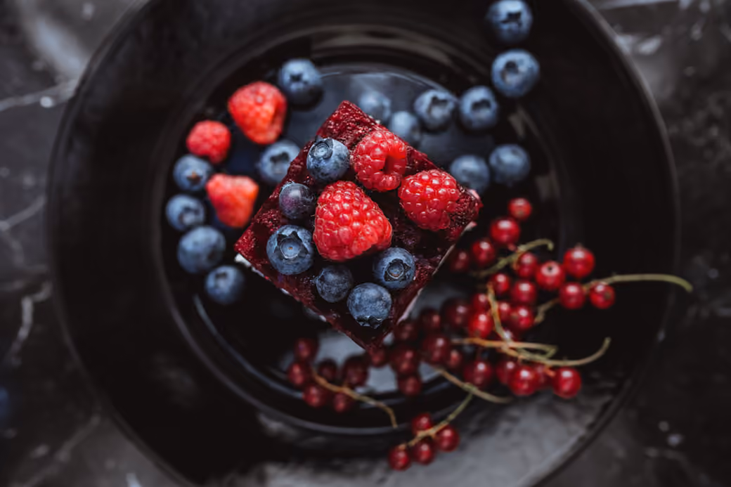 Raspberry and Blueberry Cake - Wallpapers for Xiaomi Redmi 10C/C40/C51, Samsung Galaxy A12/A02s/A03/M12 in 720x1600 resolution
