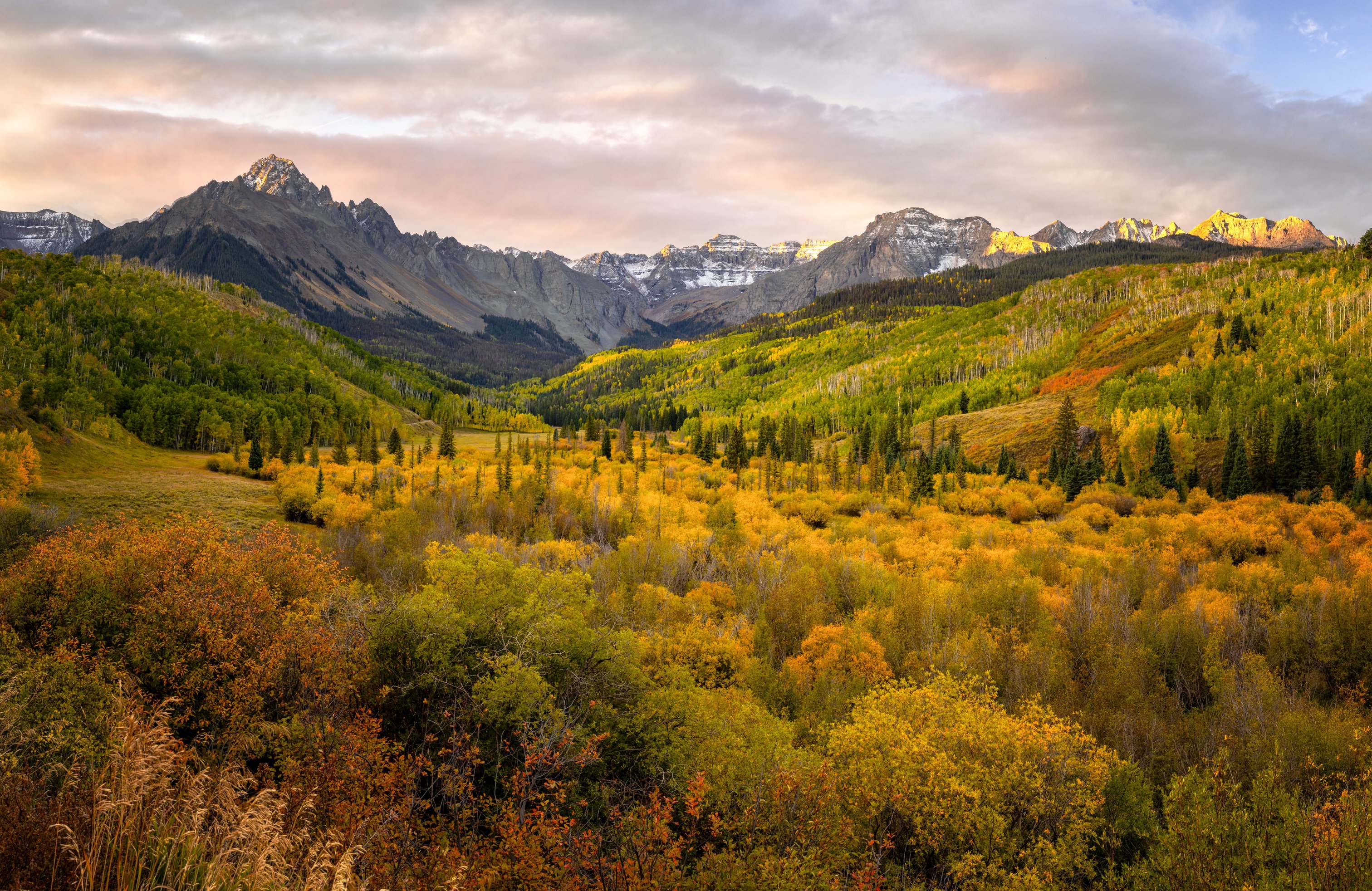Colorado Autumn Mountains - Wallpapers for Apple MacBook 14.2″ in 3024x1964 resolution