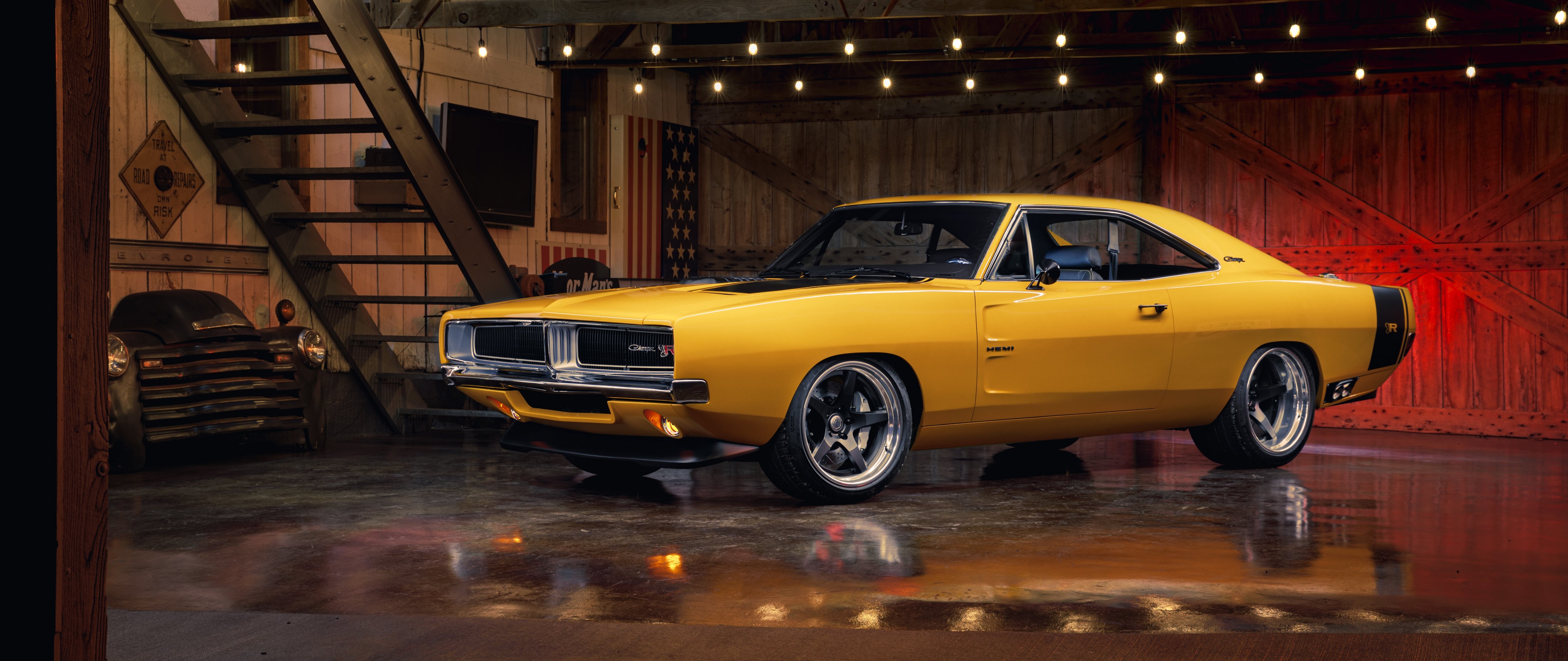 Жёлтый Dodge Charger в гараже - 5K2K UltraWide 21:9 обои в разрешении 5120x2160