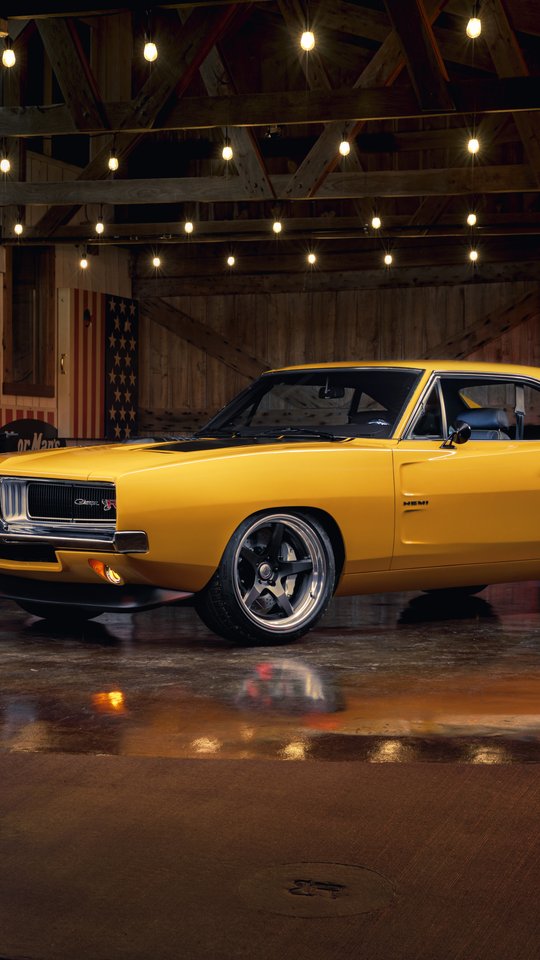 Жёлтый Dodge Charger в гараже - Обои для Samsung, HTC, Sony в разрешении 540x960