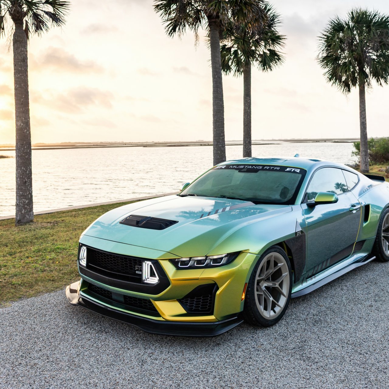 Ford Mustang RTR Spec 5 у океана - Обои для Lenovo, Huawei в разрешении 1280x1280