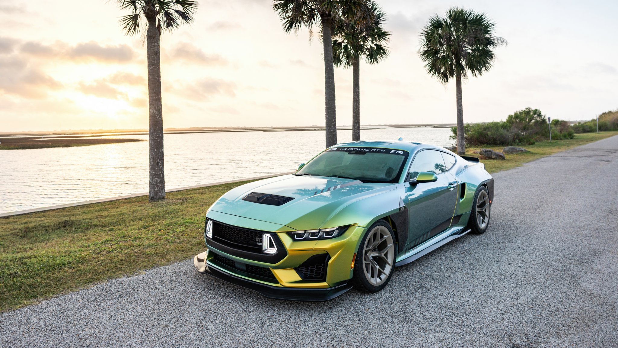 Ford Mustang RTR Spec 5 у океана - QWXGA обои в разрешении 2048x1152