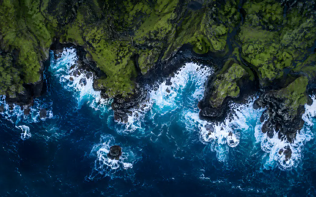 Coast of Iceland with rough waves — desktop and phone wallpaper, free download