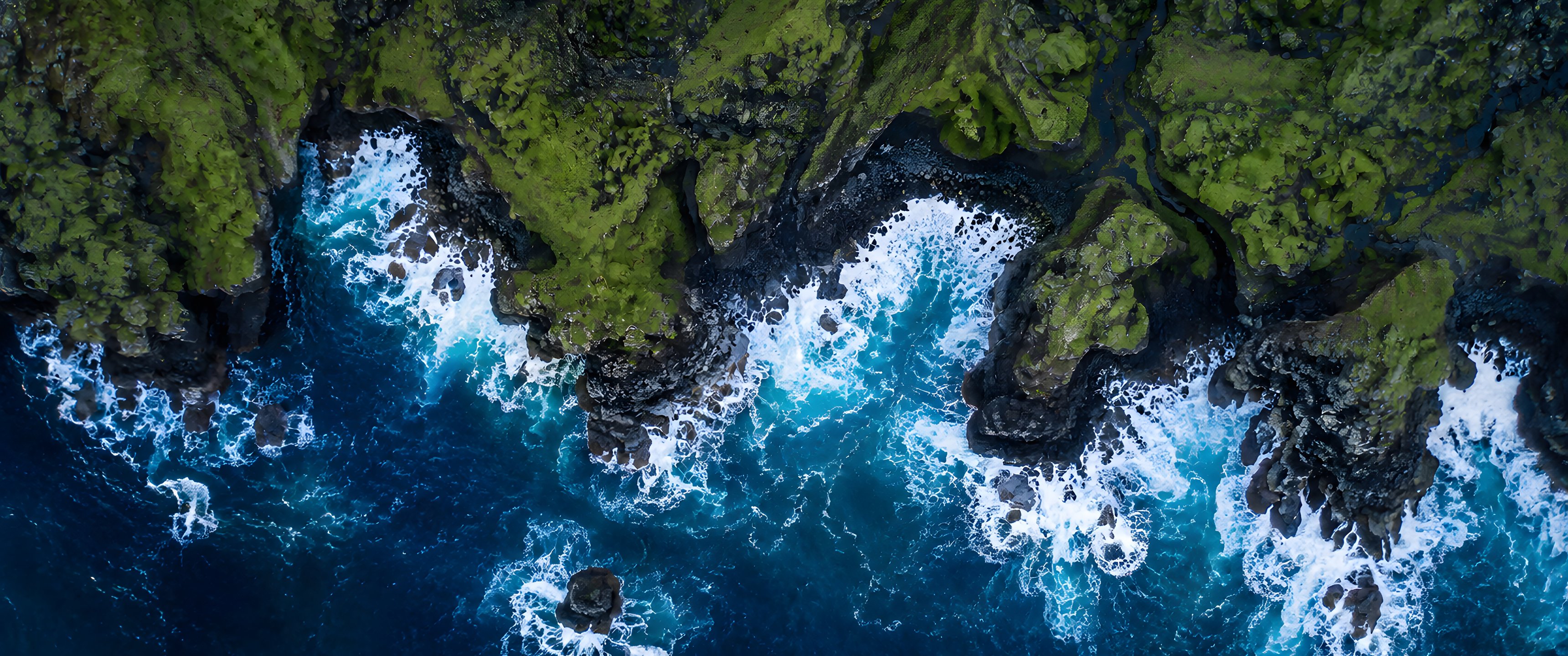 Coast of Iceland with rough waves - UltraWide 21:9 wallpapers in 3440x1440 resolution