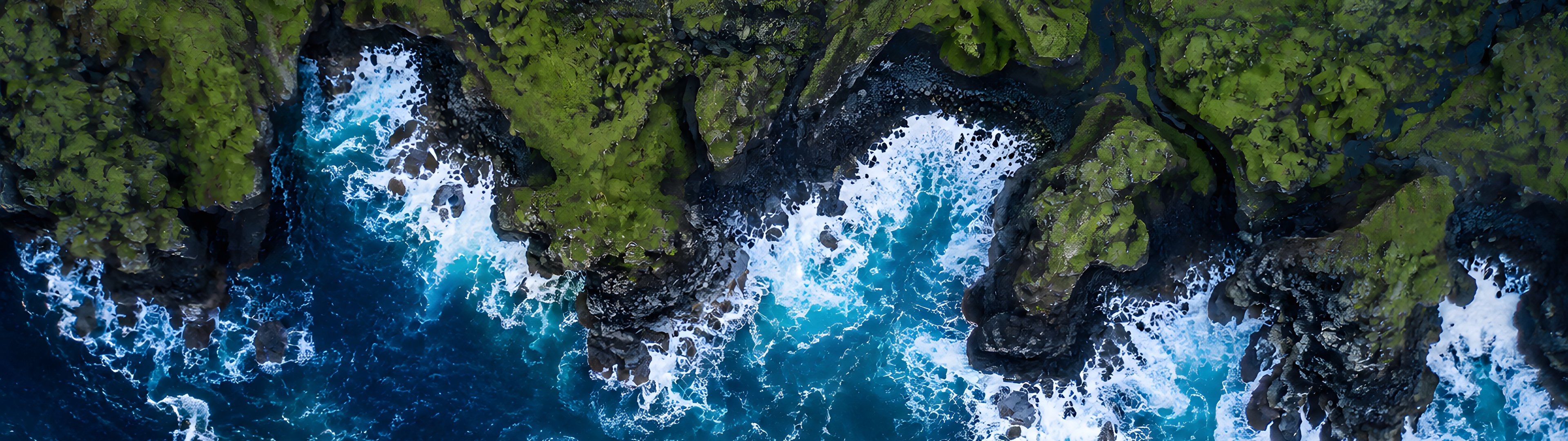 Coast of Iceland with rough waves - UltraWide 32:9 wallpapers in 3840x1080 resolution