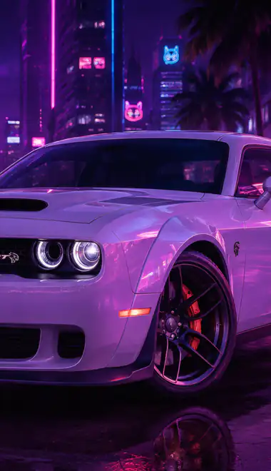 Обои для Samsung Galaxy S24/S24 Ultra/S25 Ultra/S25+/S26 Ultra (1440x3120): Dodge Challenger SRT, небоскрёбы, улица, пальмы