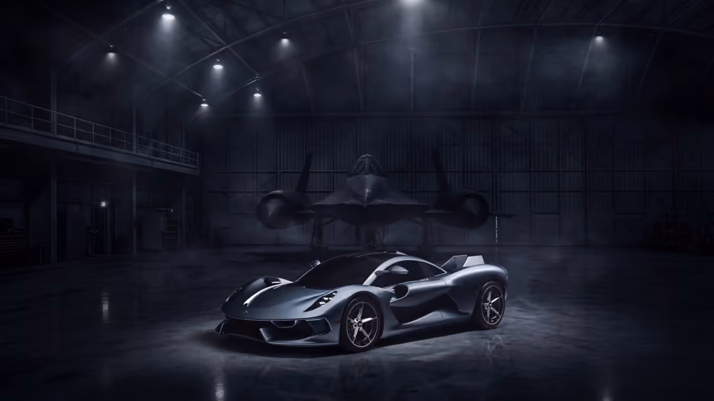 Гиперкар Hennessey Blackbird и Lockheed SR-71 - Обои для Xiaomi Redmi 14C, POCO C71/C75/M7, Infinix Note 8 в разрешении 720x1640