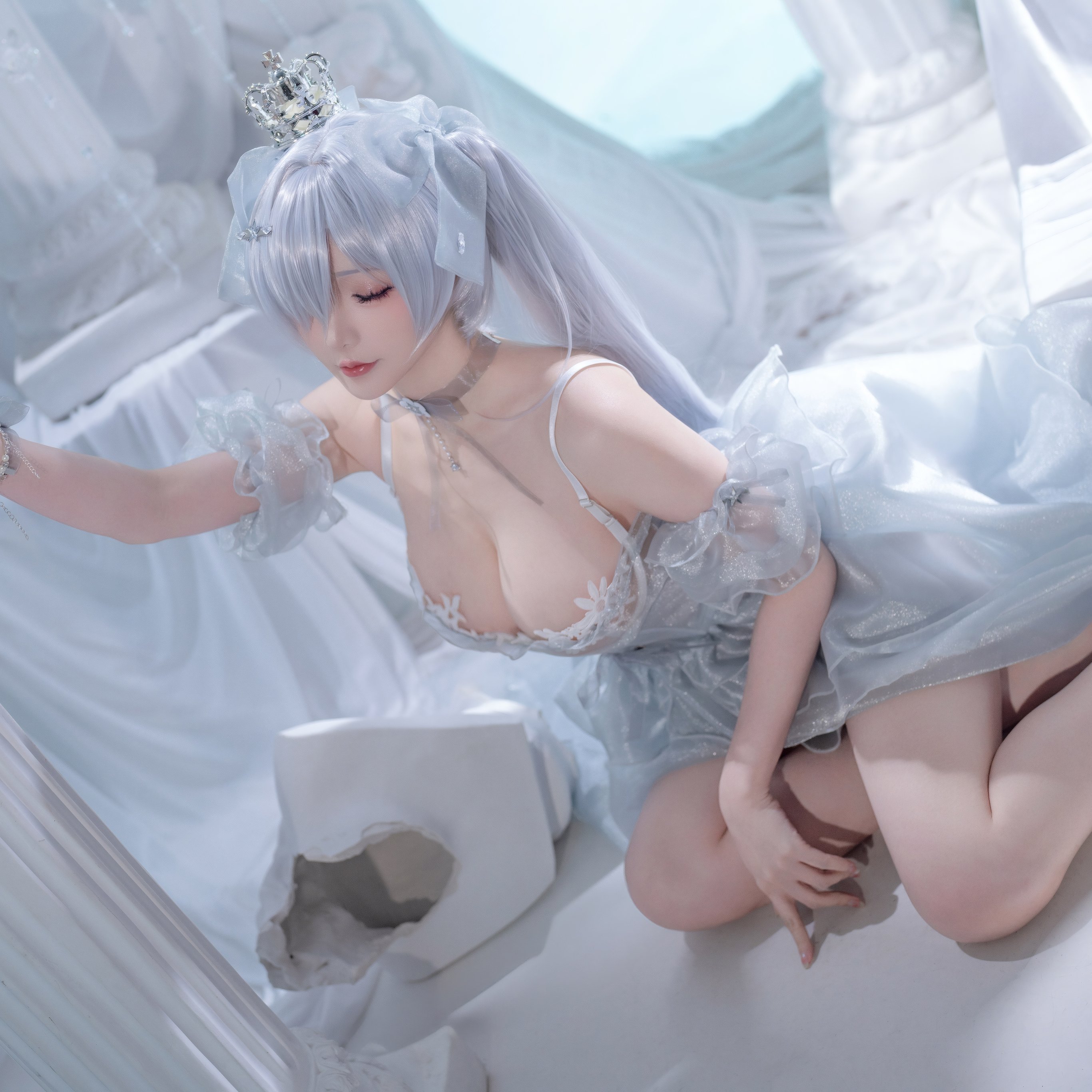 Hoshilily Cosplay as Cinderella from Nike - Wallpapers for iPad Pro 12.9″ in 2732x2732 resolution
