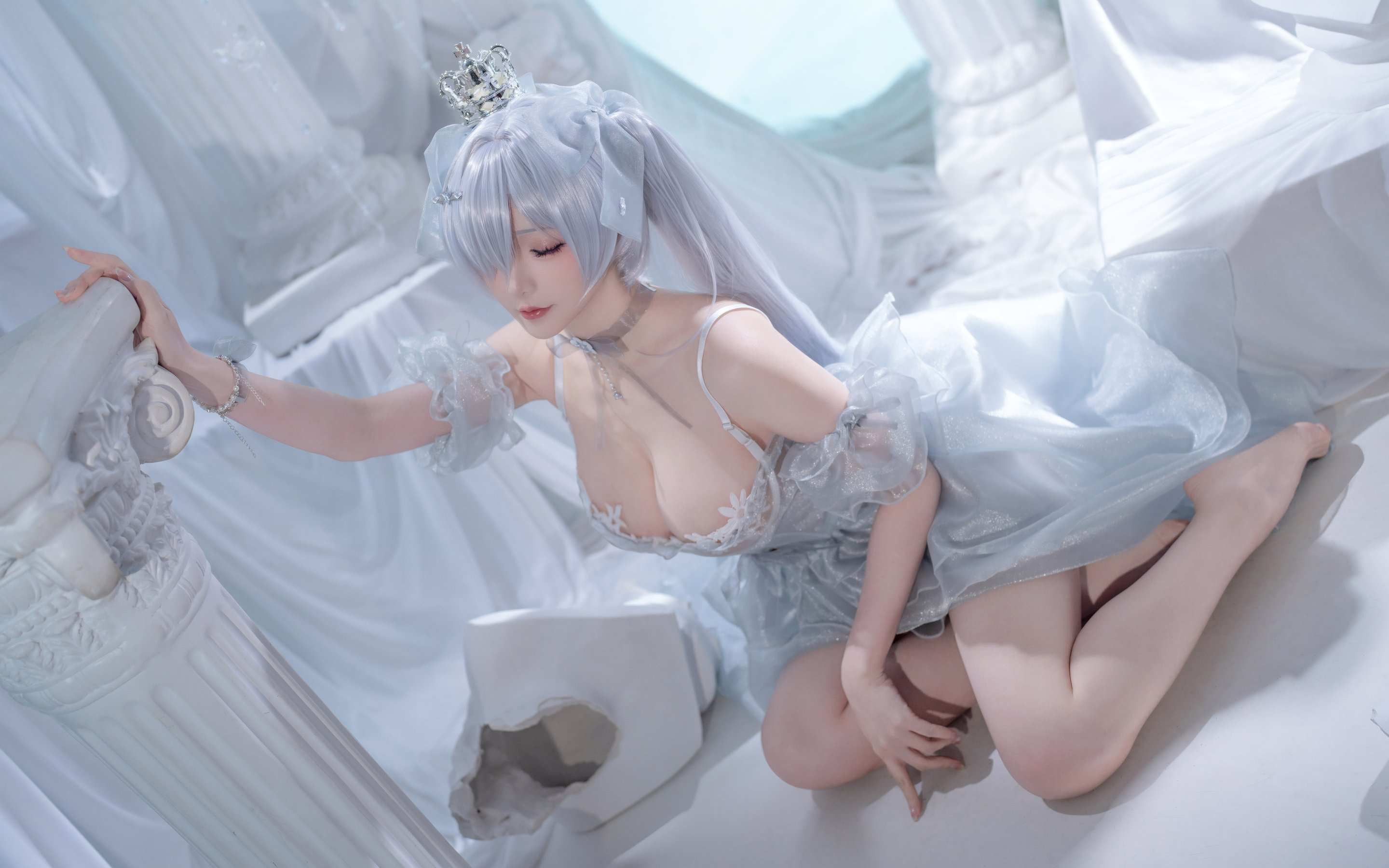 Hoshilily Cosplay as Cinderella from Nike - Wallpapers for Apple MacBook 15″ in 2880x1800 resolution
