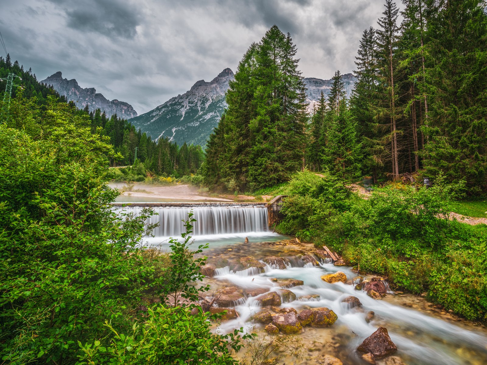 Forest Waterfall in Mountain Landscape - UXGA wallpapers in 1600x1200 resolution