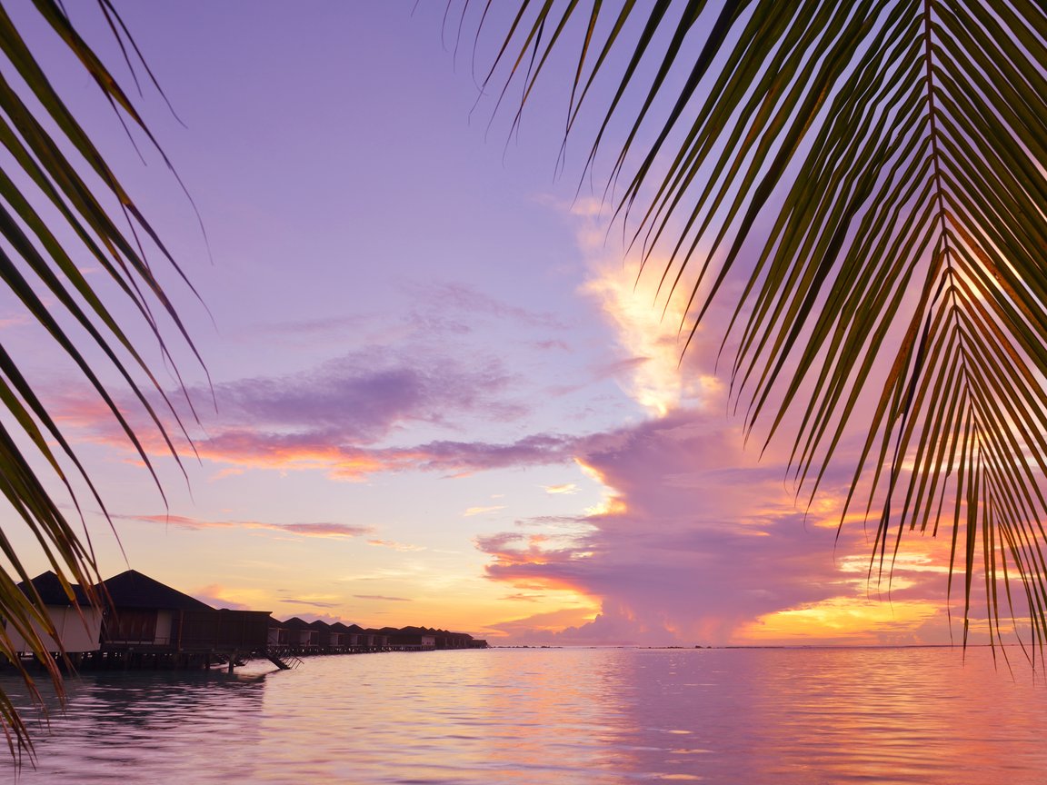 Villas on the water in a tropical sunset - XGA+ wallpapers in 1152x864 resolution