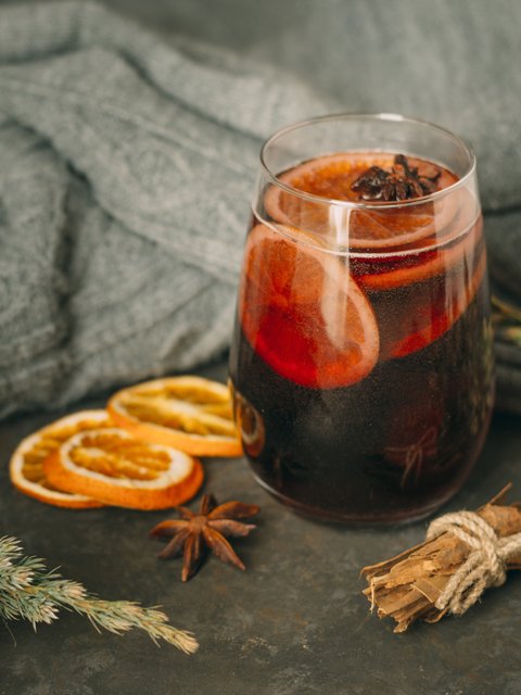 Warm mulled wine in a clear glass - Wallpapers for HTC/BlackBerry in 480x640 resolution