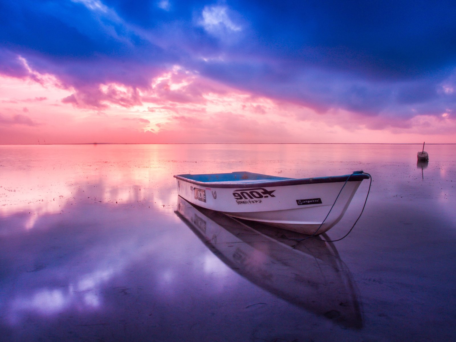 Colorful Sunset Over a Quiet Lake - UXGA wallpapers in 1600x1200 resolution