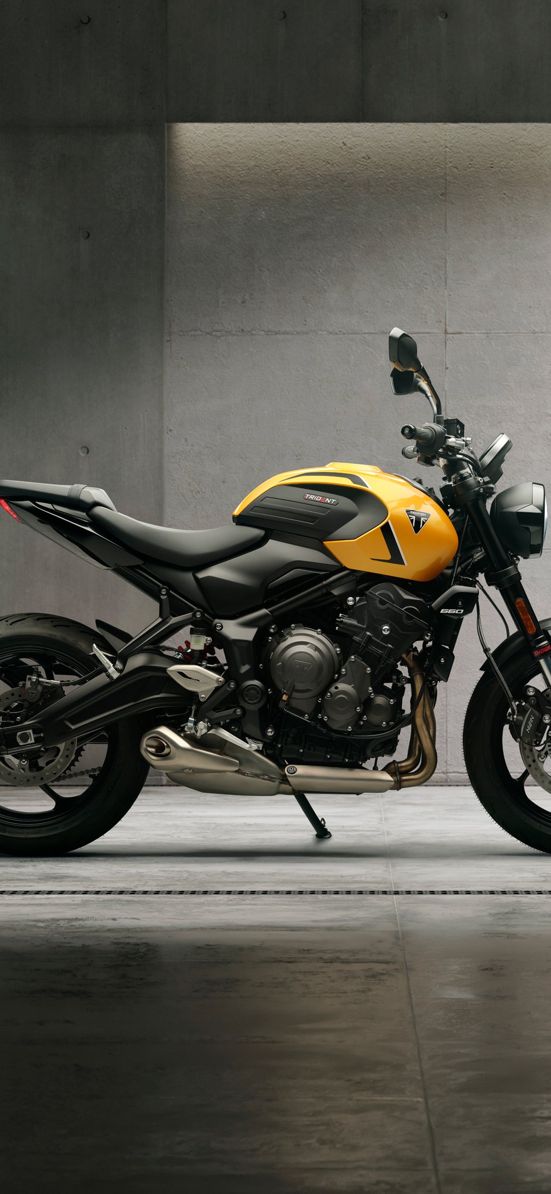Triumph Trident 660 motorcycle in the garage - Wallpapers for iPhone 12 mini/13 mini, Samsung Galaxy S24/S24 FE/S25/S25 FE/S26/A55/A56/A35/A26/A16/M15, Xiaomi, Sony Xperia in 1080x2340 resolution