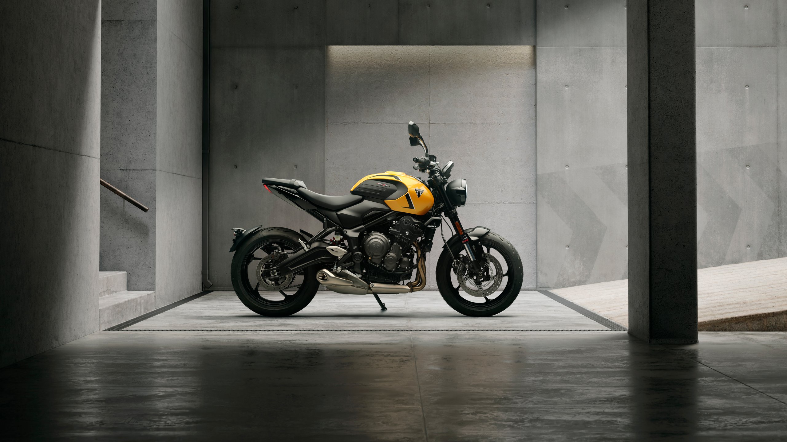 Triumph Trident 660 motorcycle in the garage - 2K Quad HD wallpapers in 2560x1440 resolution