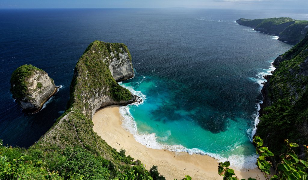 Island and beach in Indonesia - WSVGA wallpapers in 1024x600 resolution