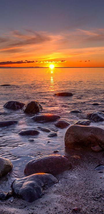Rocky shore in a yellow sunset - Wallpapers for Samsung in 360x740 resolution