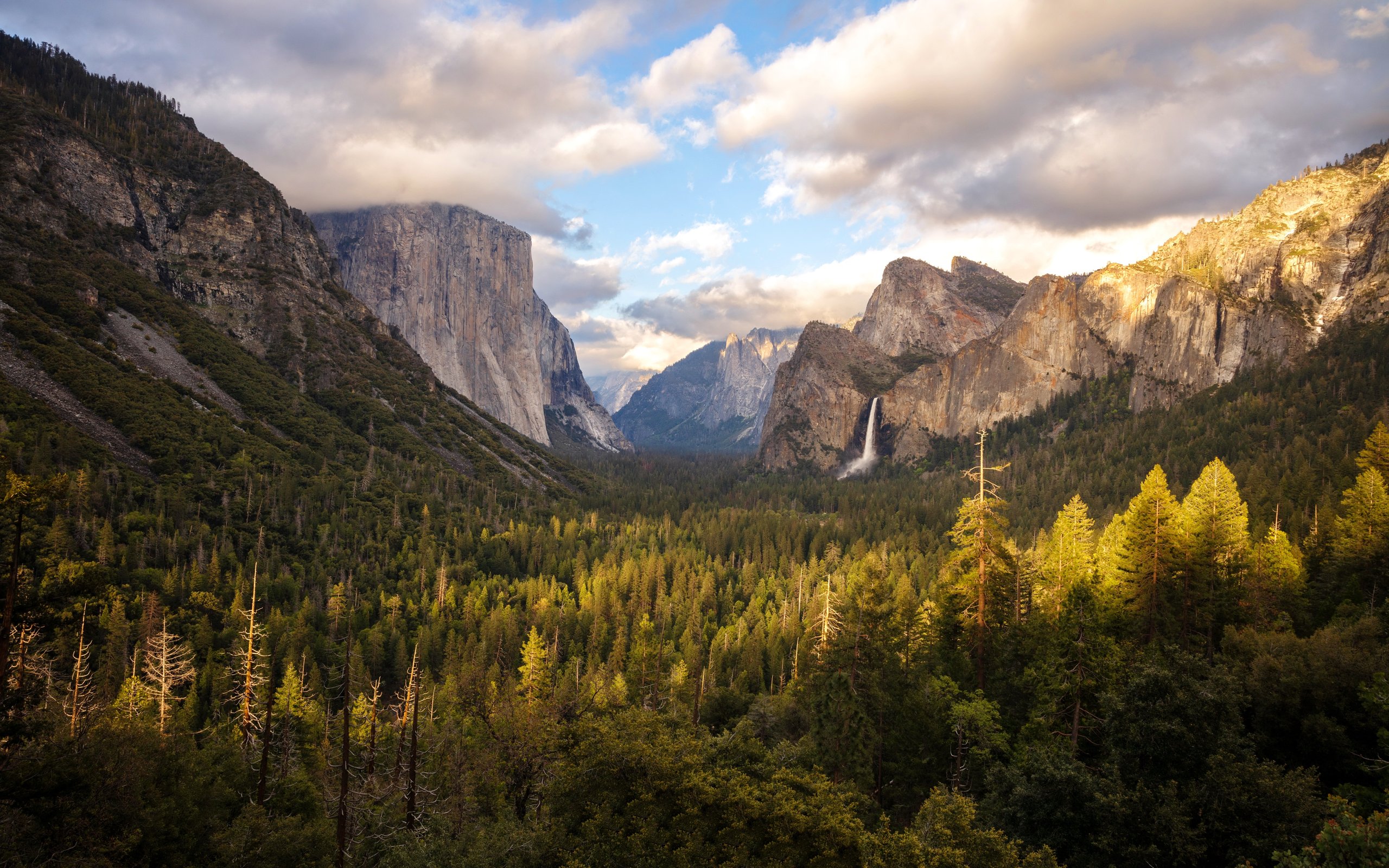 Yosemite Valley Mountain Panorama - WQXGA and for Apple MacBook Air 13 wallpapers in 2560x1600 resolution
