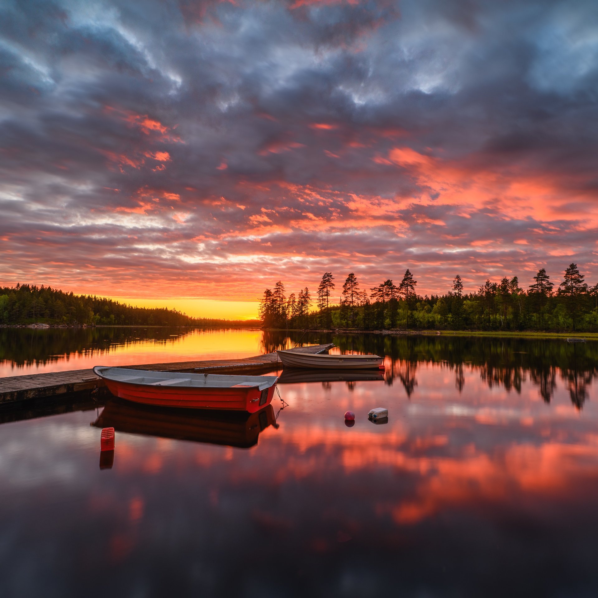 Silhouette Boat on River at Sunset - Wallpapers for Samsung Galaxy Tab in 1920x1920 resolution