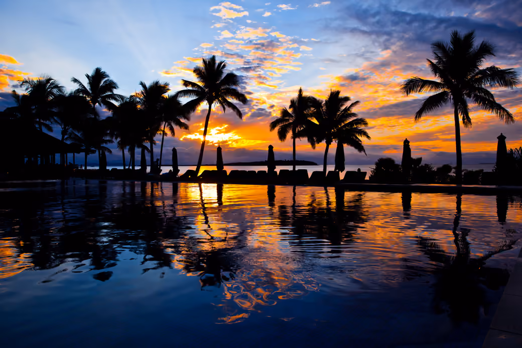 Tropical Pool Reflection at Sunset - Wallpapers for Samsung/Xiaomi in 2000x2000 resolution