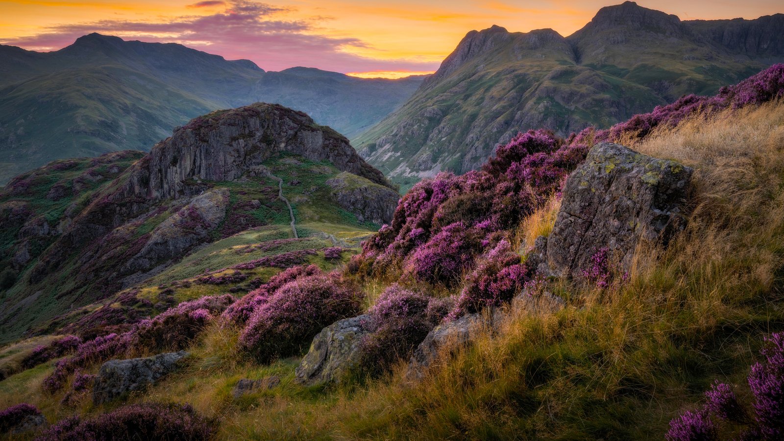 England Mountain Valley Sunset - wXGA++ wallpapers in 1600x900 resolution