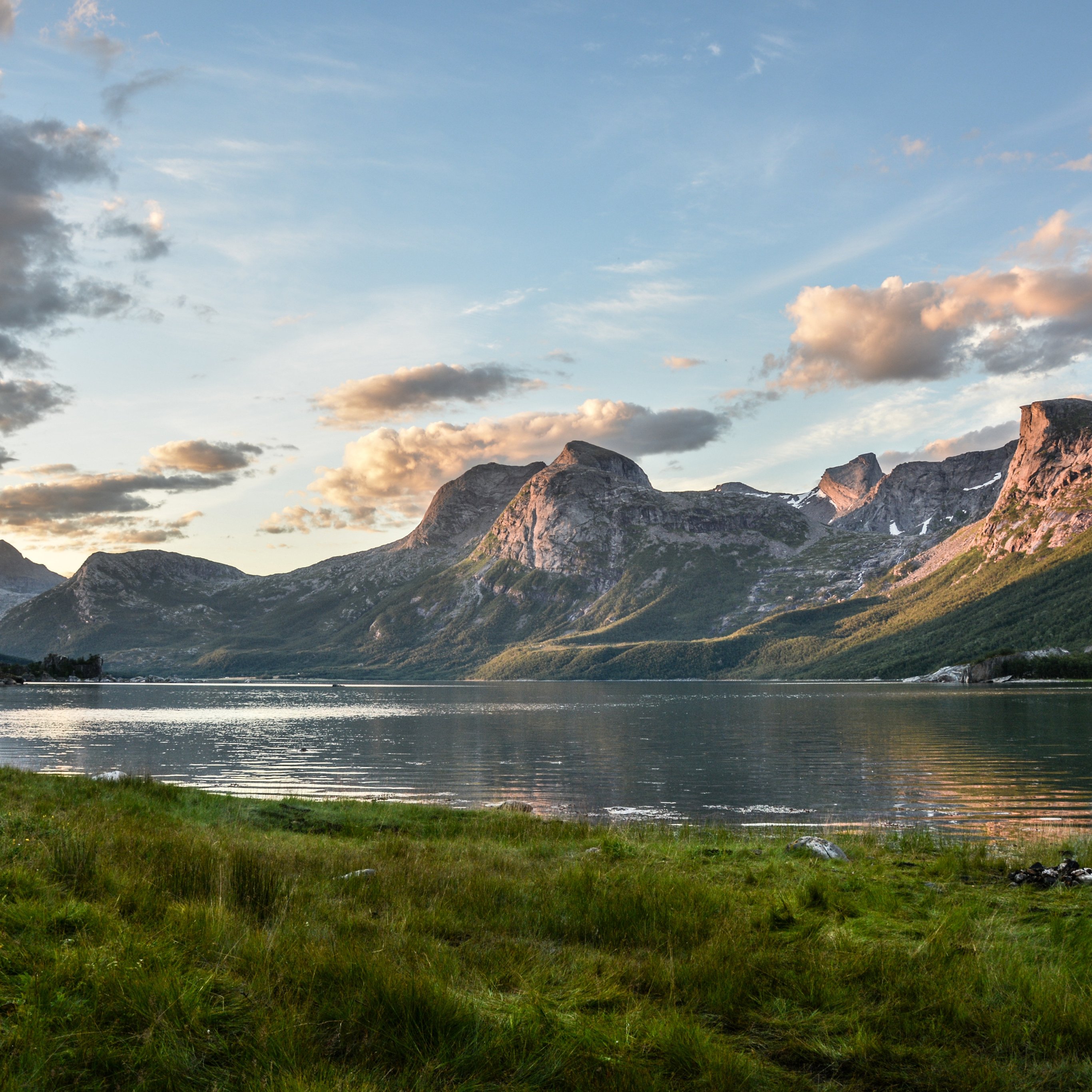 Norway Mountains Over the Lake - Wallpapers for iPad Pro 12.9″ in 2732x2732 resolution