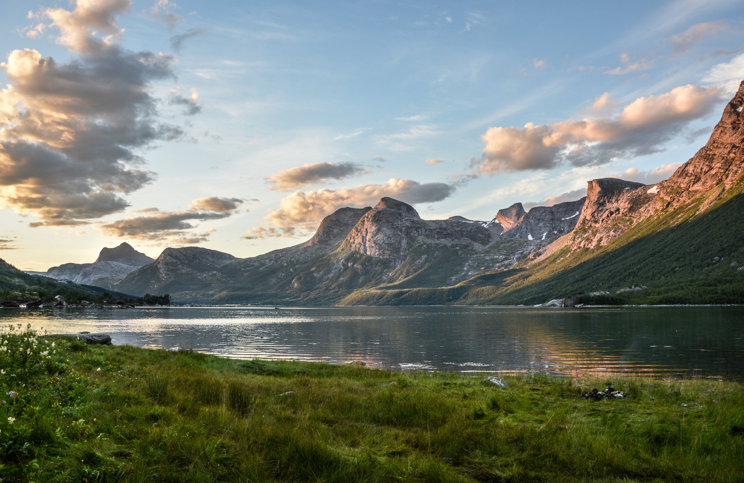Norway Mountains Over the Lake - Wallpapers for Apple MacBook 14.2″ in 3024x1964 resolution