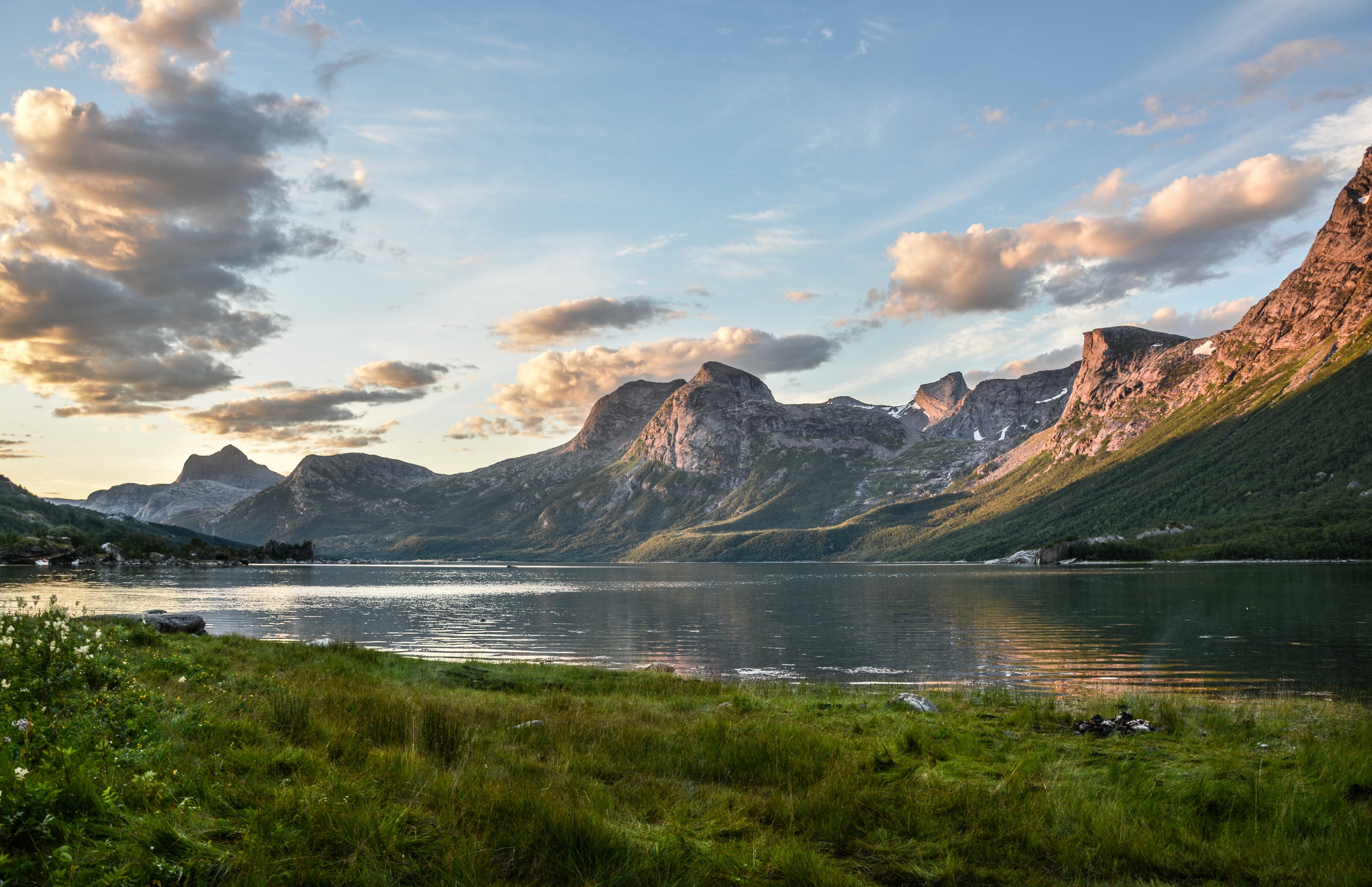 Norway Mountains Over the Lake - Wallpapers for Apple MacBook 16.2″ in 3456x2234 resolution