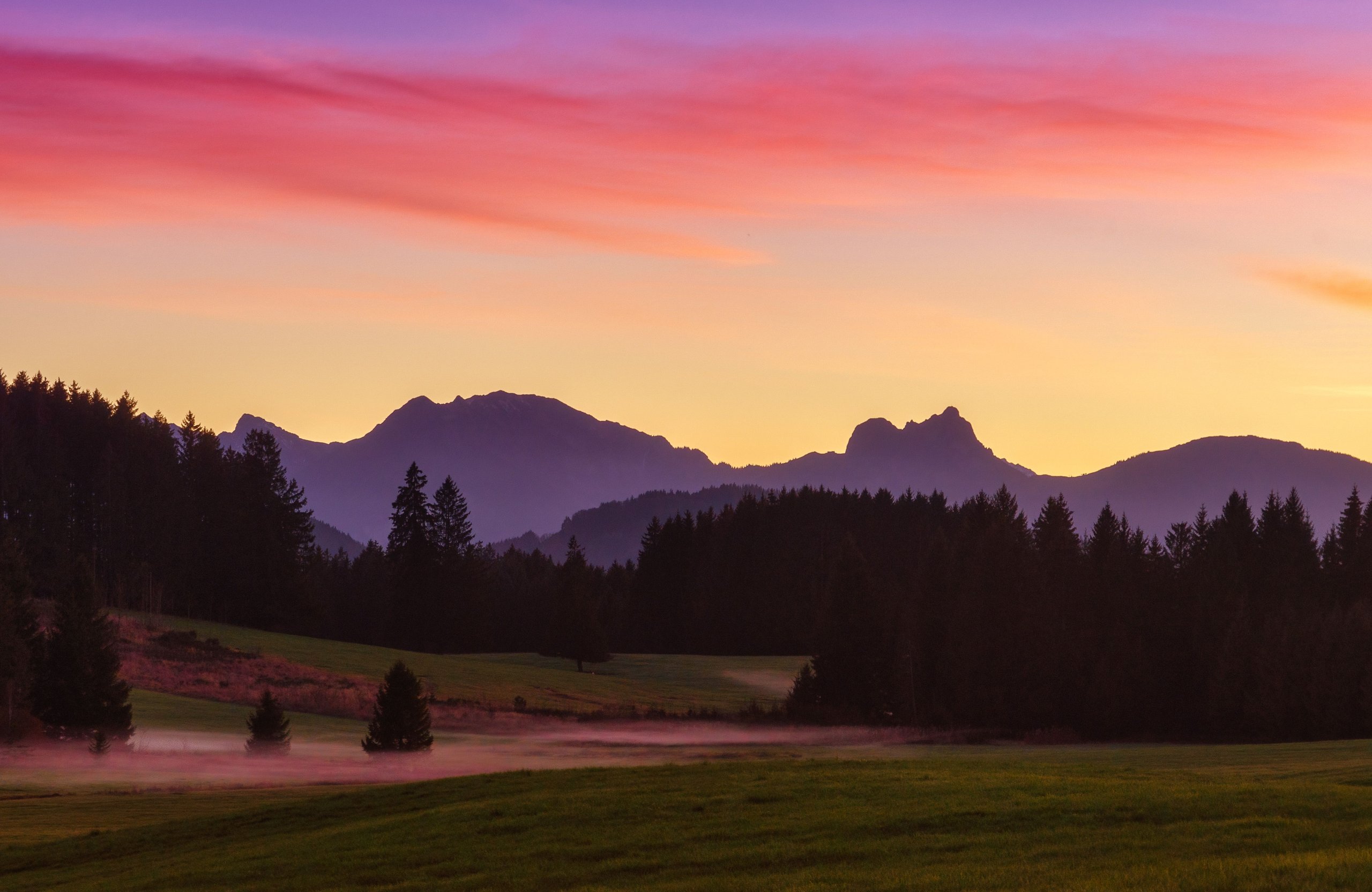 Mountain Forest Valley at Sunset - Wallpapers for Apple MacBook Air 13 M2″ in 2560x1664 resolution