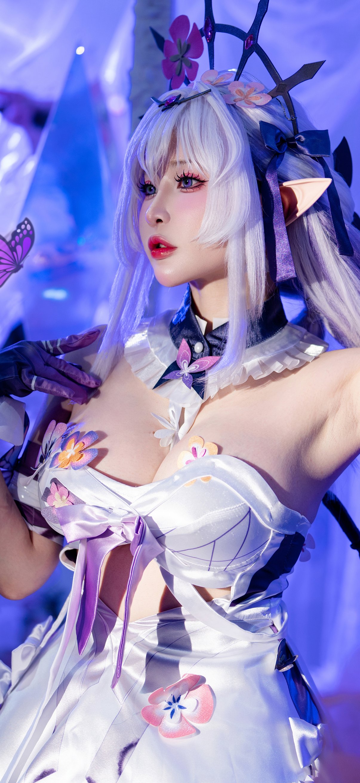 Tiny Asa in a Castorice costume from Honkai: Star Rail - Wallpapers for iPhone 17 Pro/17/16 Pro in 1206x2622 resolution