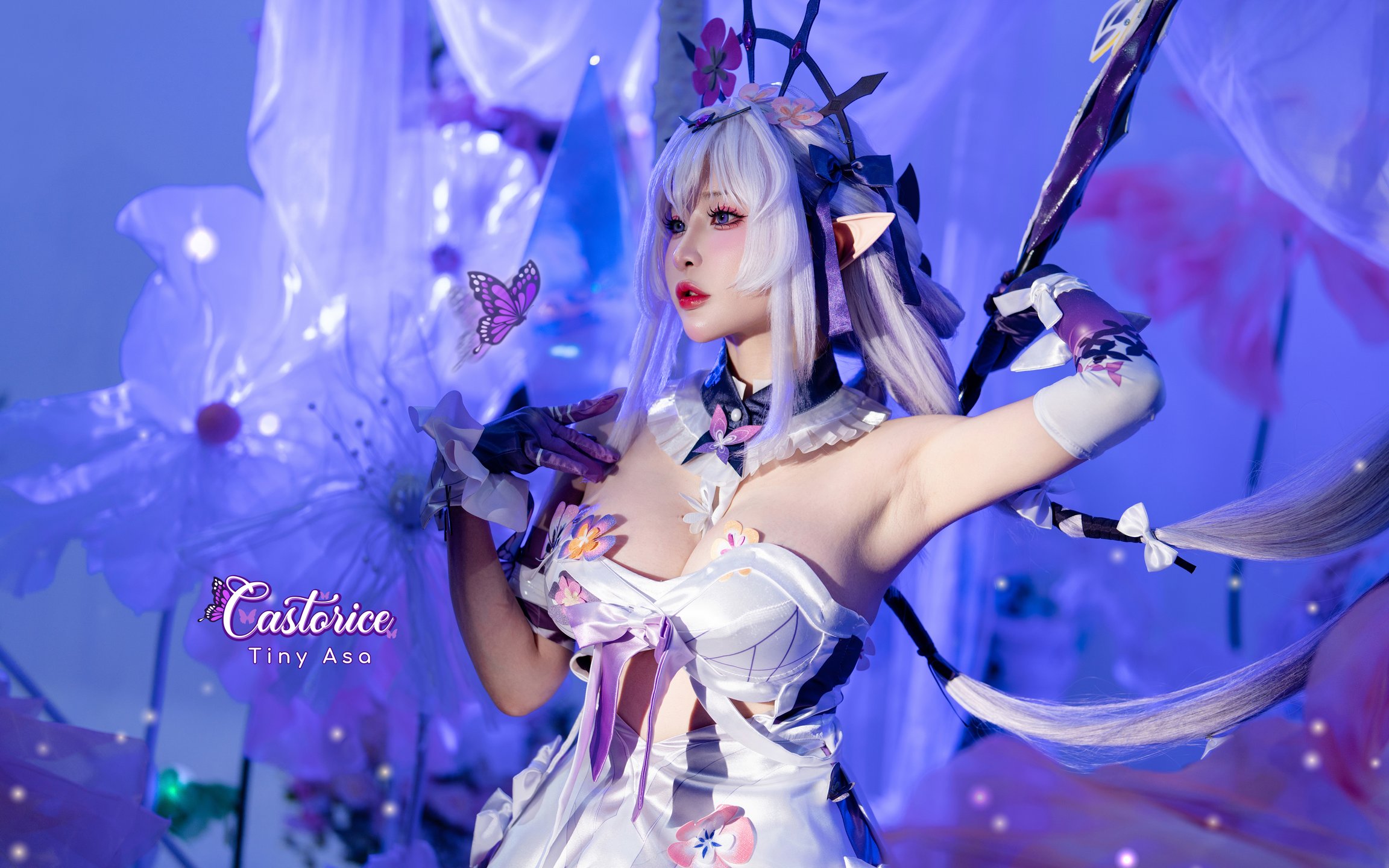 Tiny Asa in a Castorice costume from Honkai: Star Rail - Wallpapers for Apple MacBook 12″ in 2304x1440 resolution