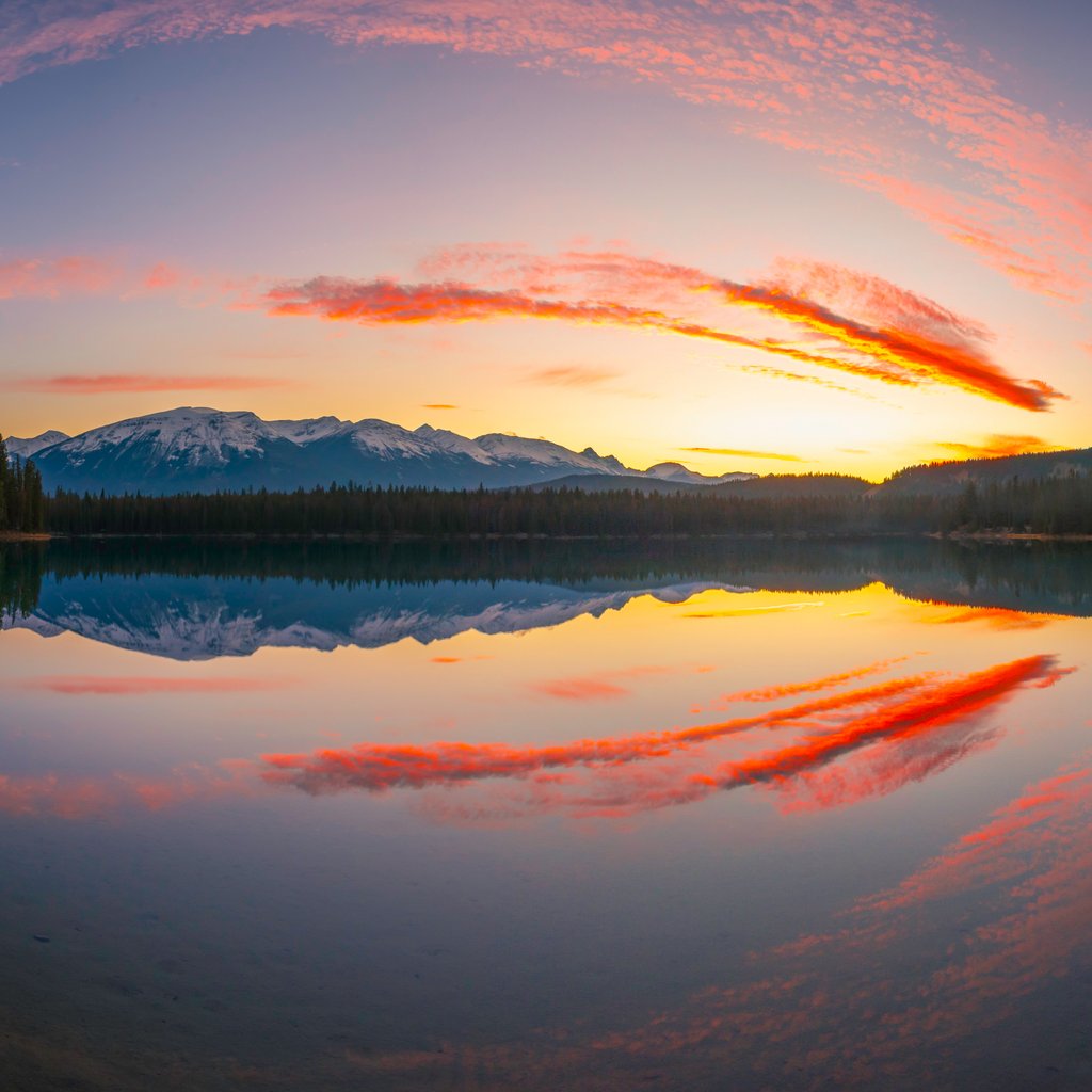 Alberta Mountain Lake at Sunset - Wallpapers for Apple iPad 1 in 1024x1024 resolution